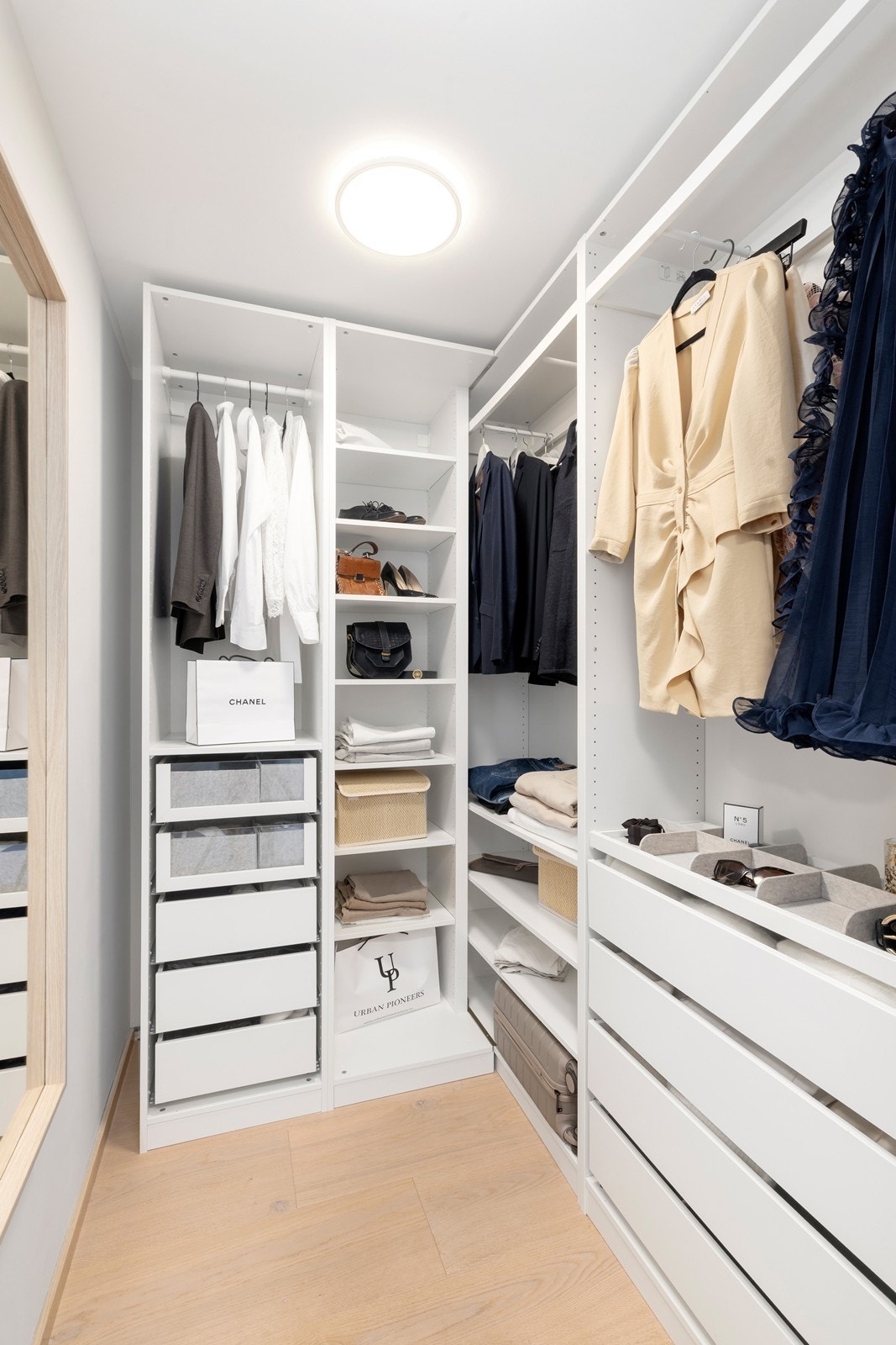 Walk-in closet Galleribilde