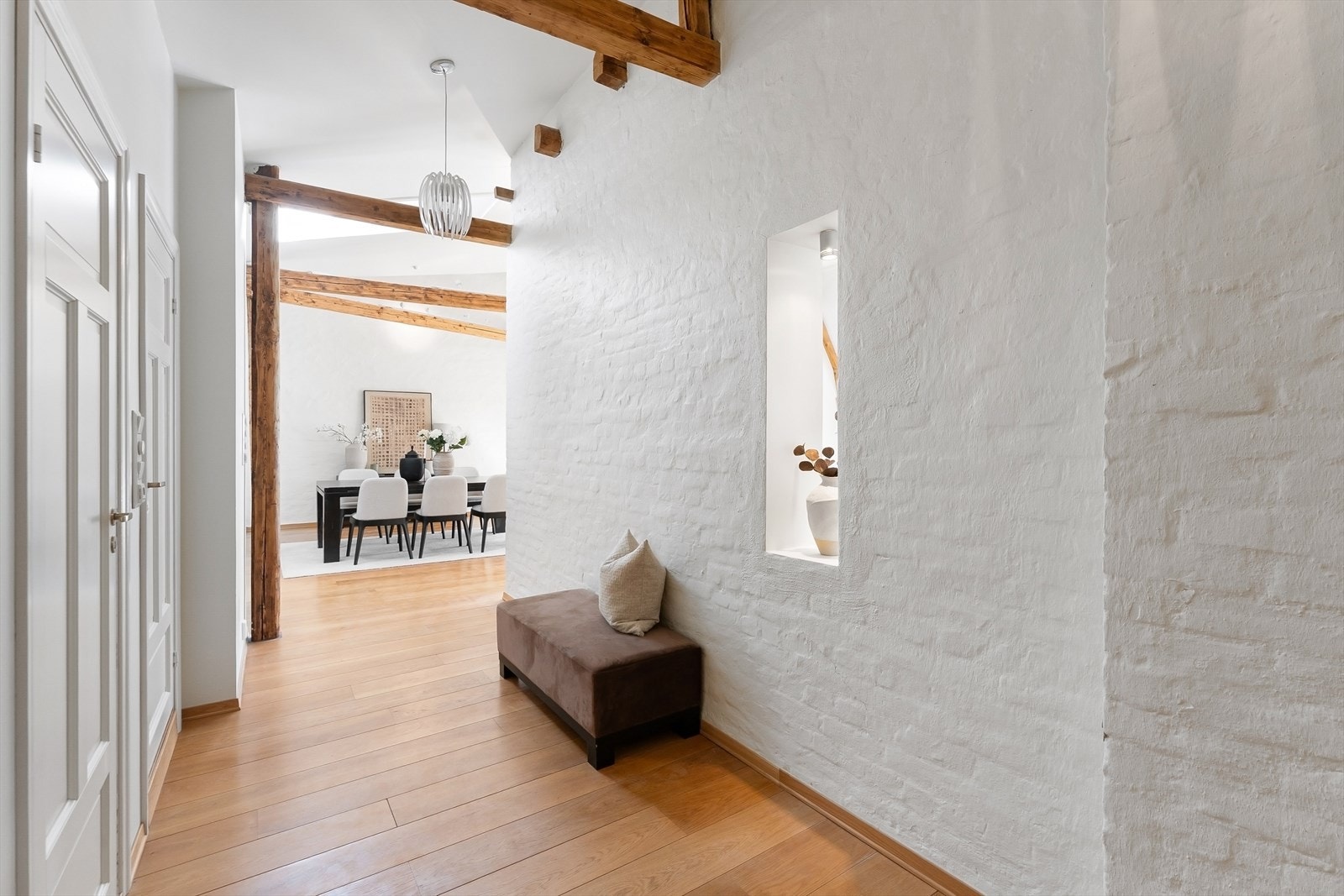 Innbydende og romslig entré. Galleribilde