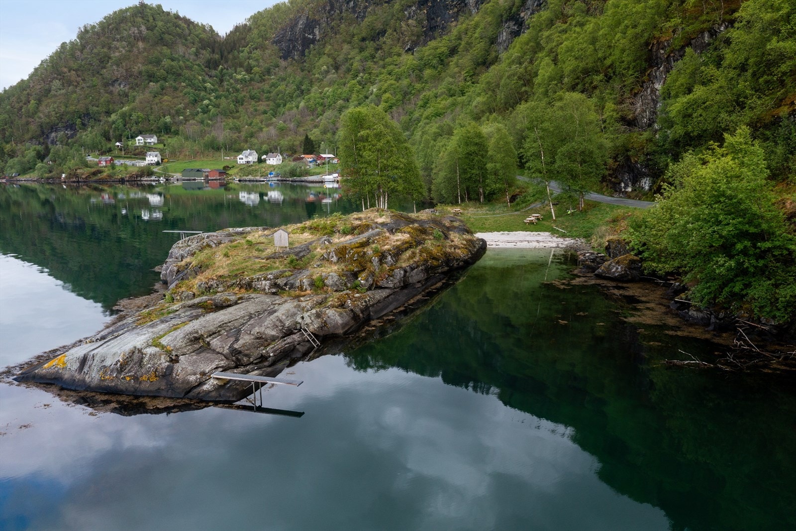 Nærområdet byr på flotte turmoglegheiter og nærleik til sjøen. Galleribilde