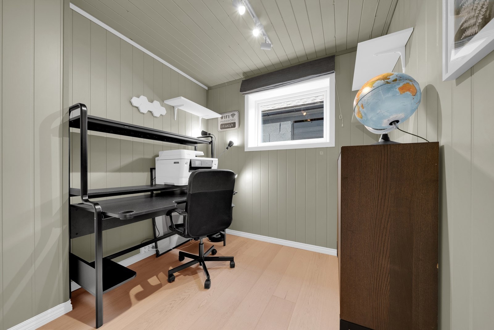 - Rom innredet som kontor - Galleribilde