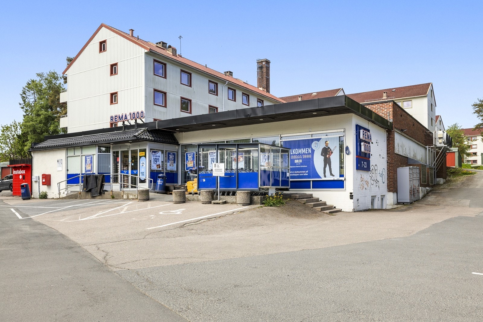 For dagligvarehandel er det kort vei til blant annet Rema 1000 og butikkene på Bøler Senter. Galleribilde