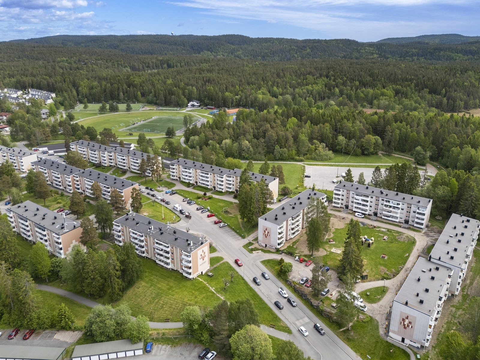 Leiligheten ligger på Haraløkka med Østmarka som nærmeste nabo. Turstier og skiløyper starter praktisk talt rett utenfor døren. Galleribilde
