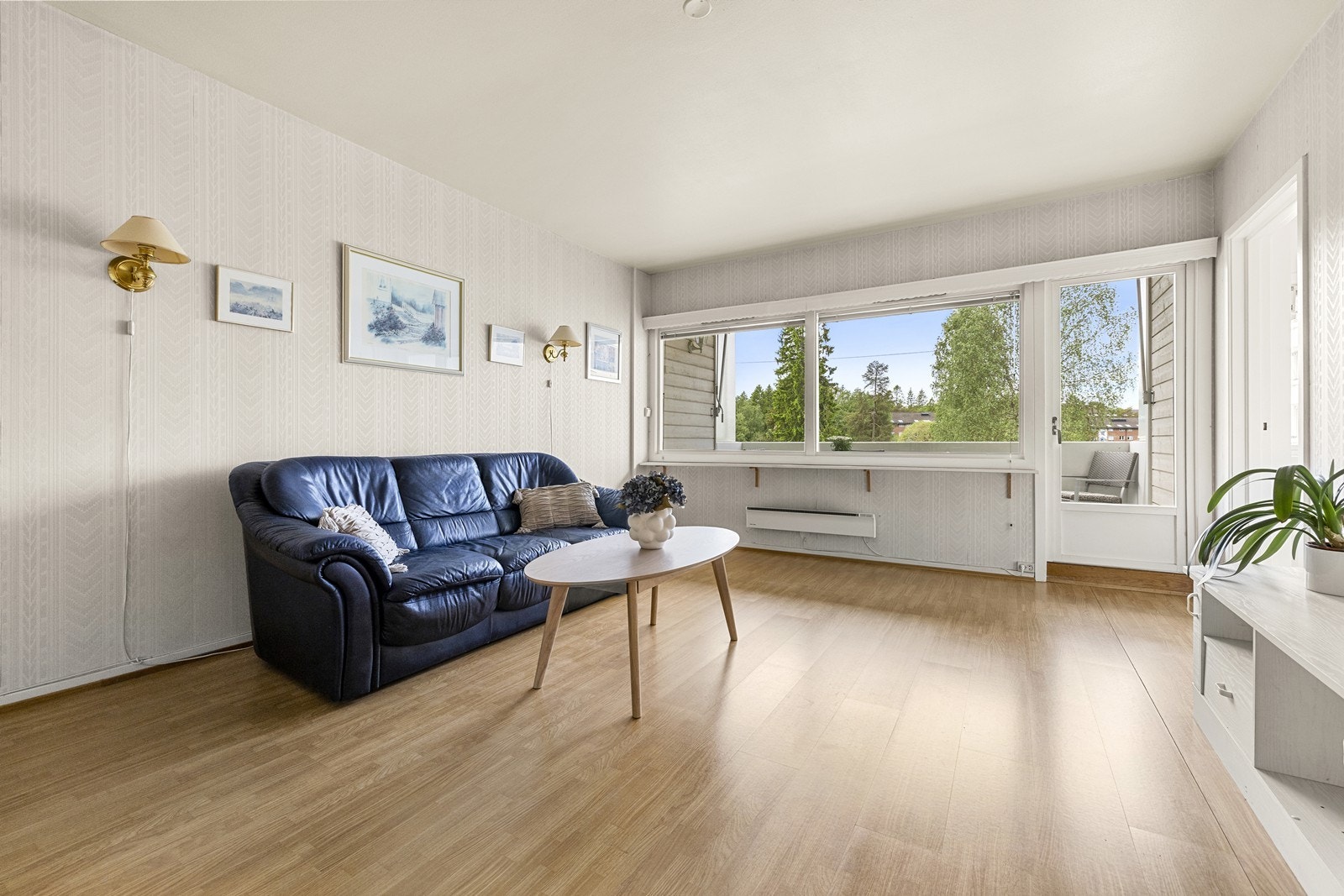 Store vindusflater gir godt med dagslys. Galleribilde