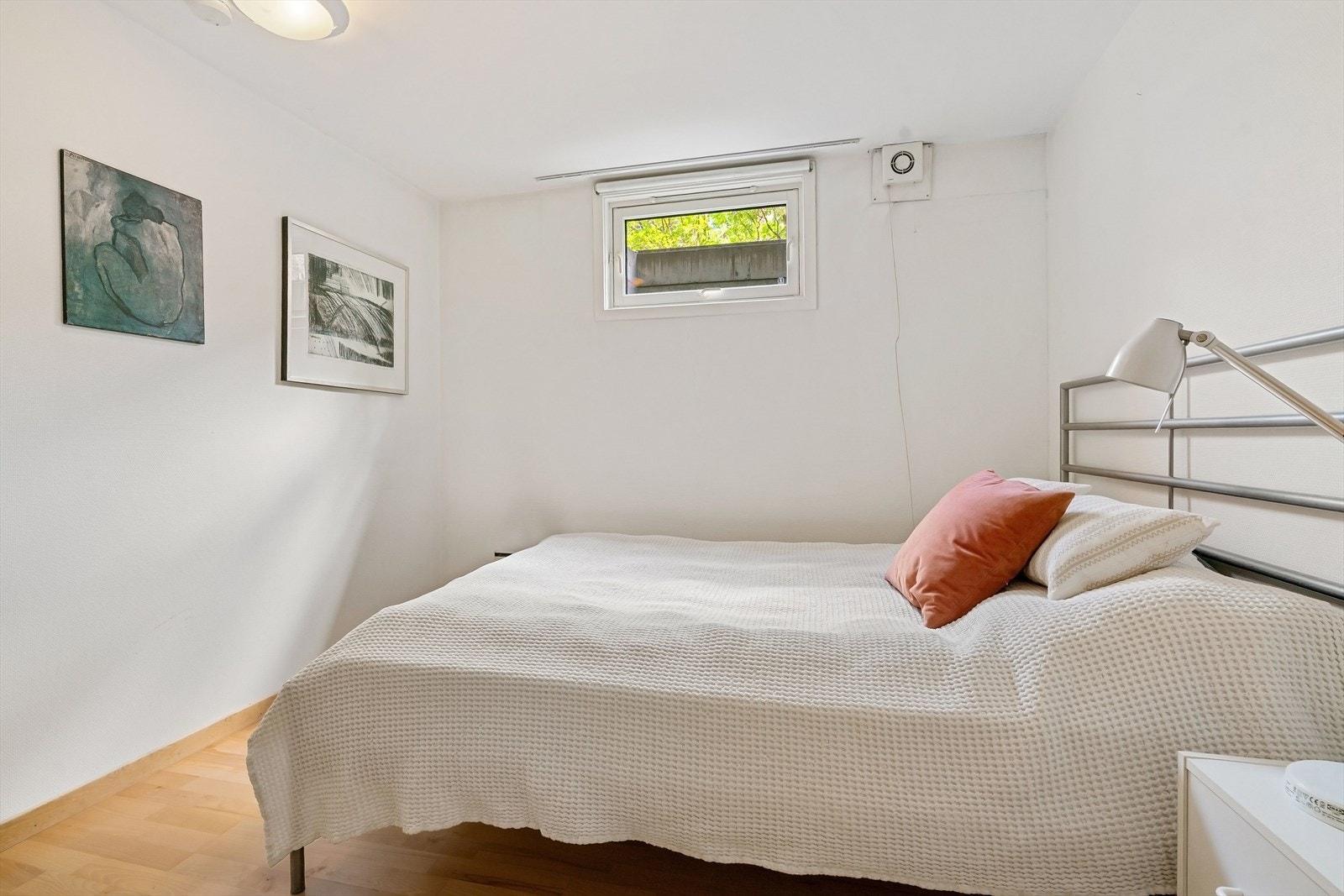 Disponibelt rom 2 i kjeller, også av god størrelse. Galleribilde