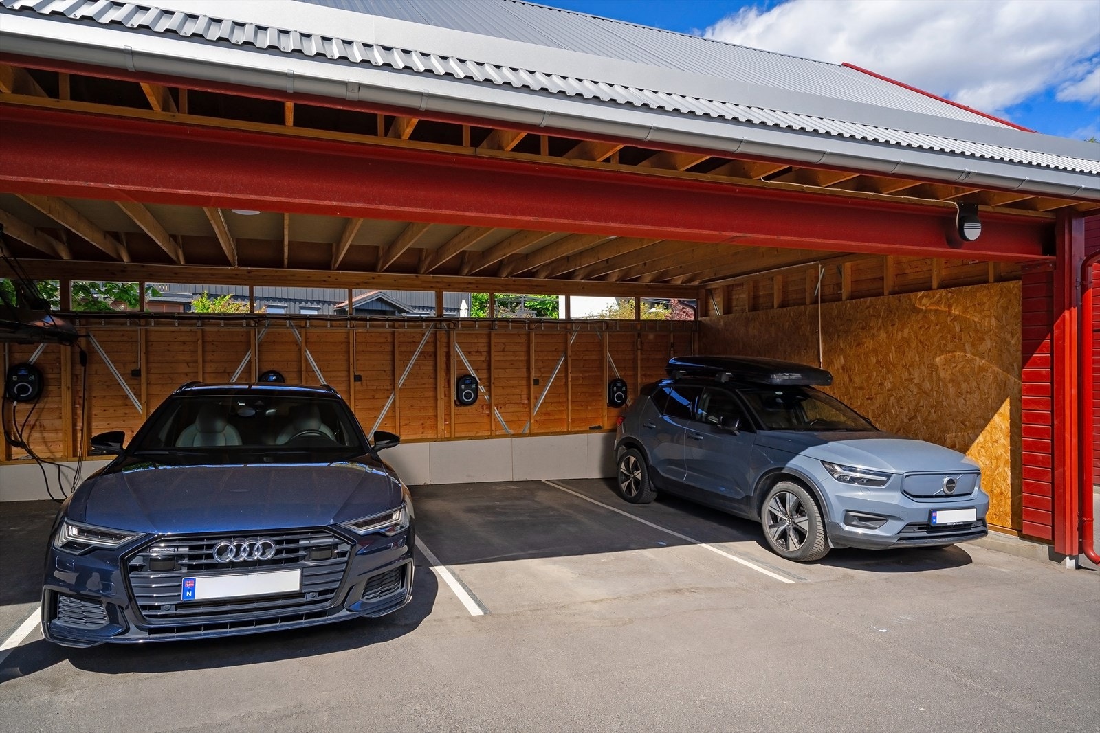 Eksklusiv bruksrett til parkeringsplass i carport med lader til elbil. Galleribilde