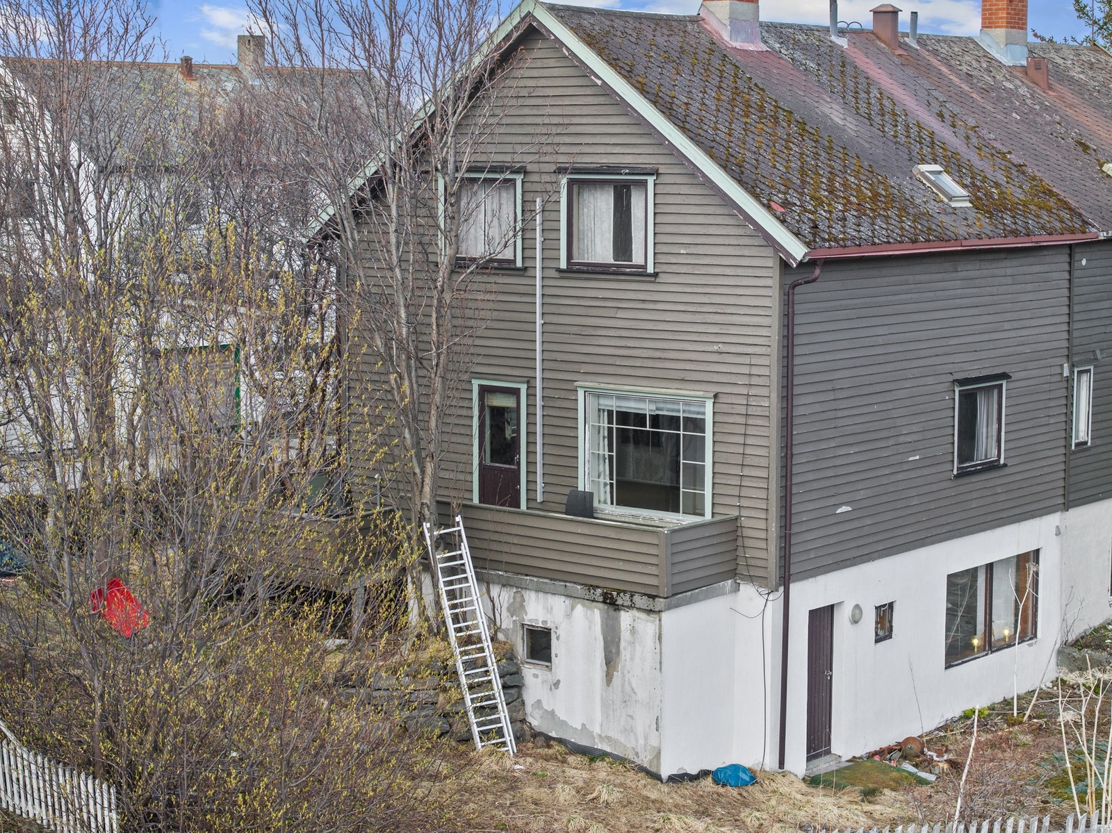 Velkommen til Idrettsveien 2B. En vertikaldelt enebolig like utenfor Hammerfest sentrum. Foto: Trygve Hammelbo Galleribilde