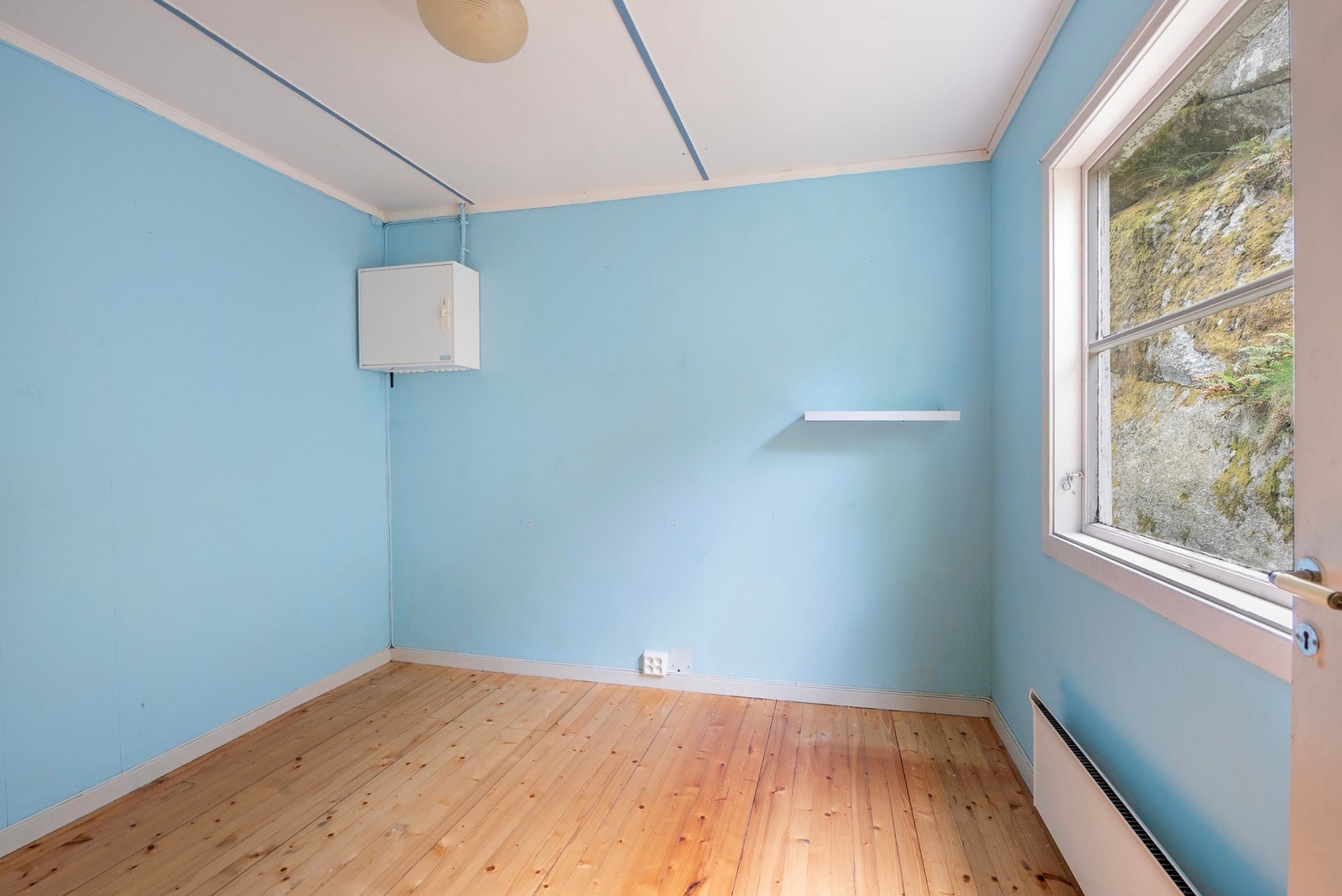 Hytta inneholder to soverom, som er svale og fine på sommeren. Galleribilde