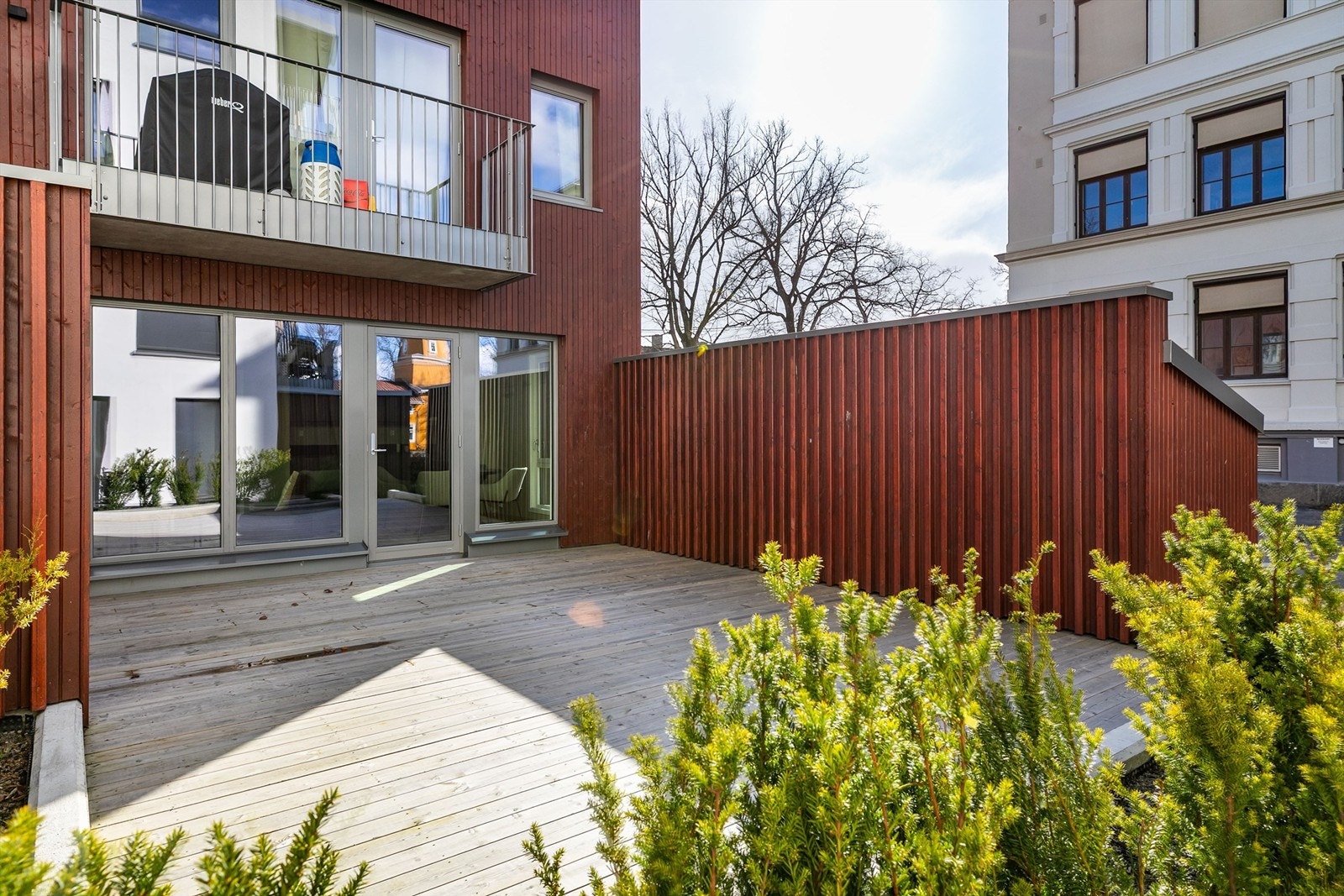 Sommerstid kommer solen til terrassen fra utpå ettermiddagene. Galleribilde