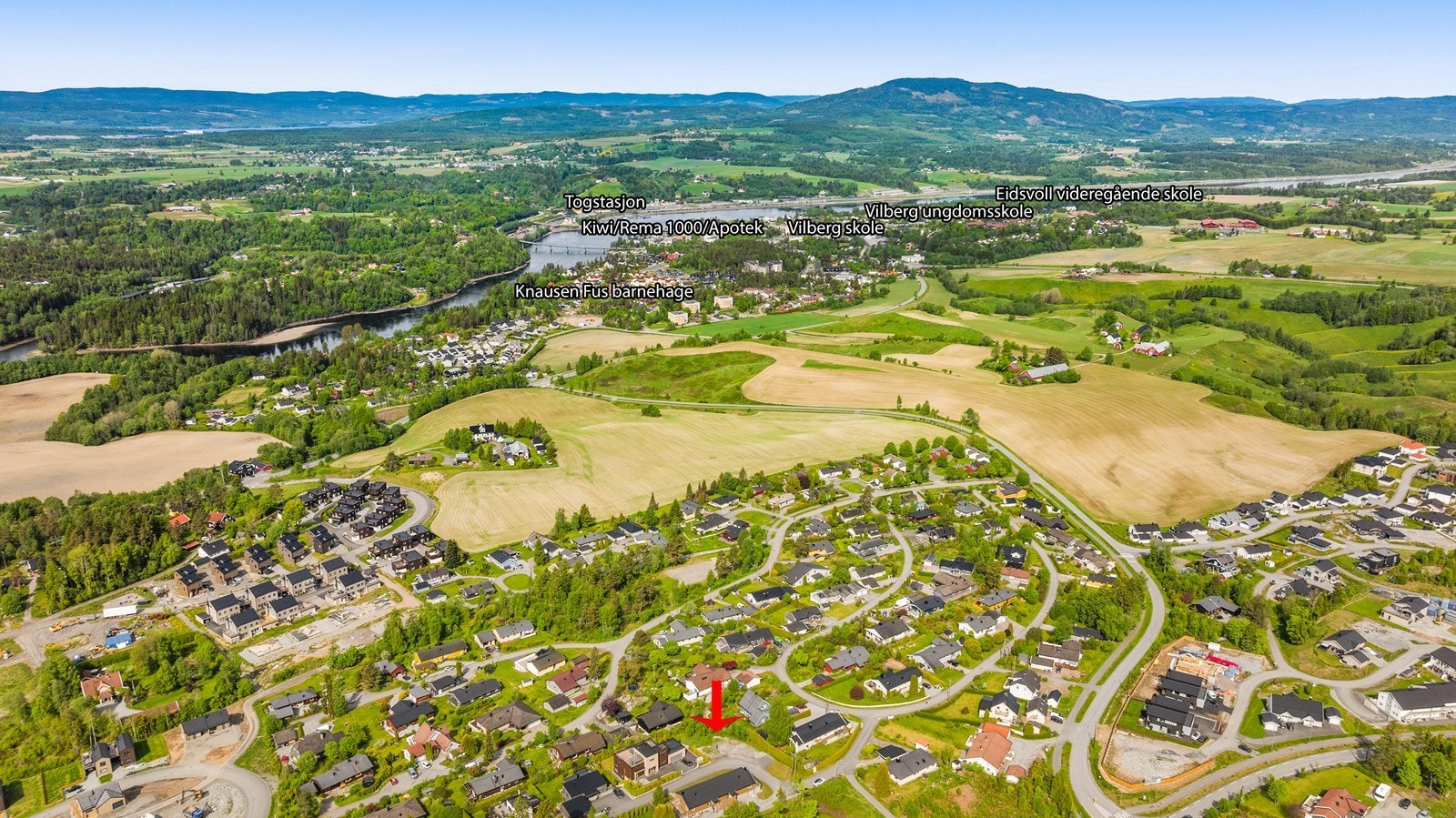 Kort vei til Sundet hvor du har alt av servicetilbud, skoler i alle trinn og togstasjon hvor toget tar deg til Oslo S på bare ca. 30min. med 3 avganger i timen! Galleribilde