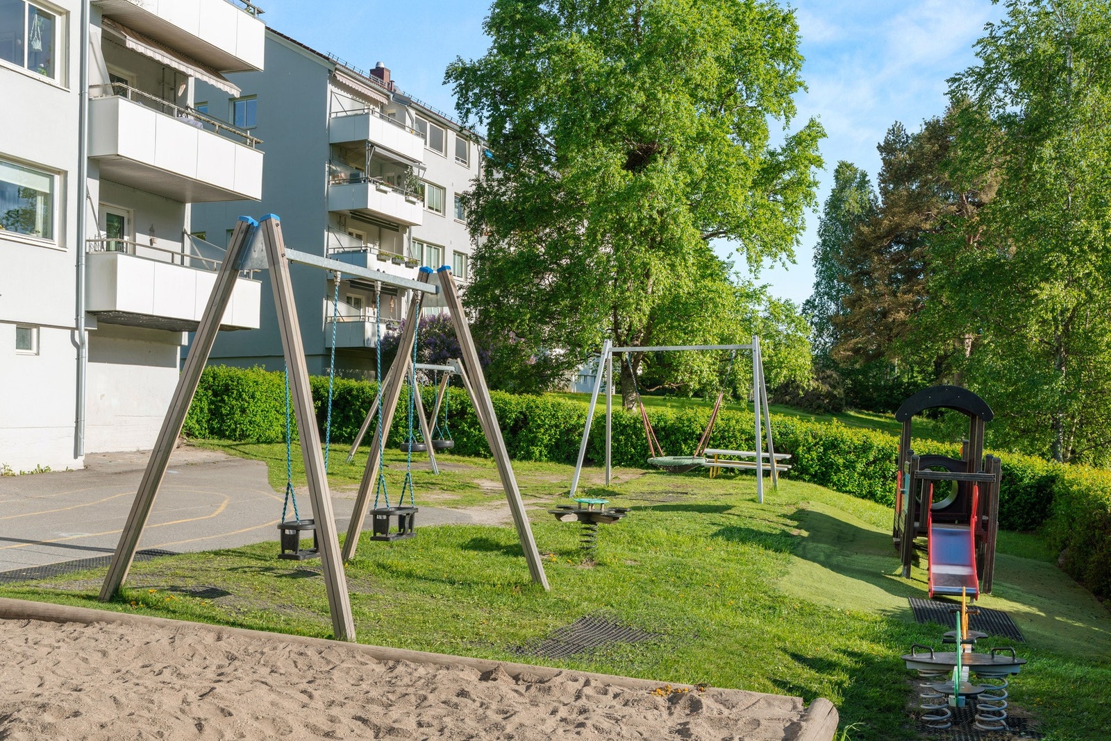 Lekeplass for de minste i borettslaget Galleribilde