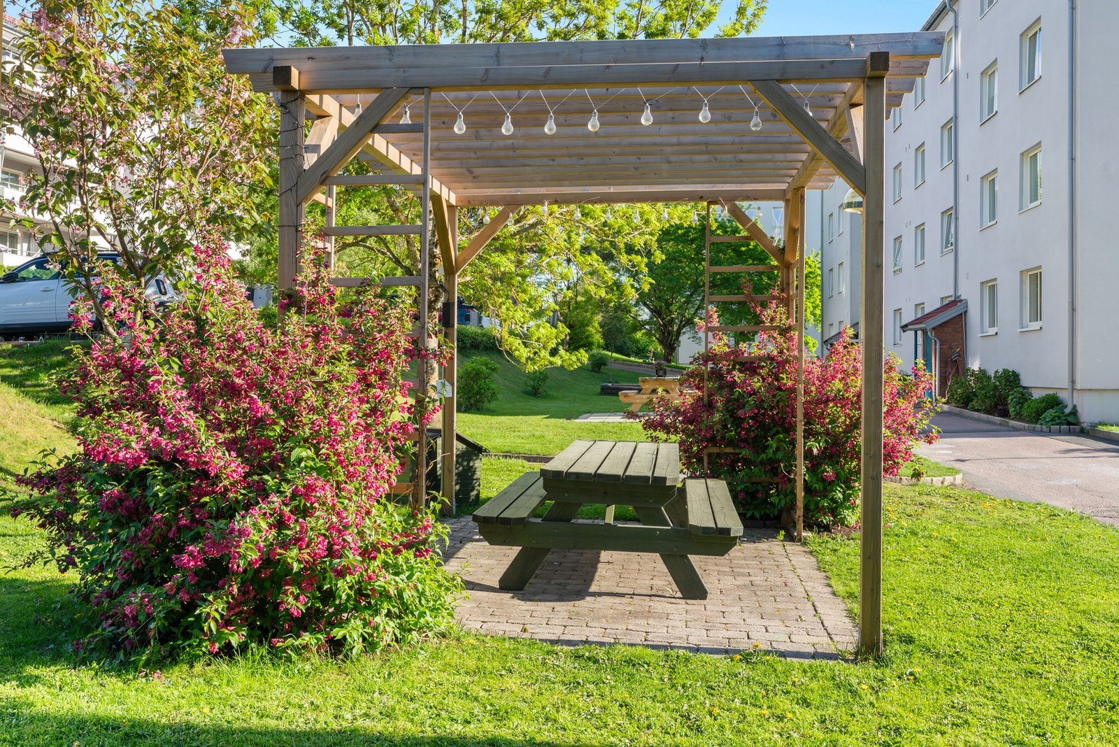 Borettslaget har et tydelig fokus på å bevare og utvikle grøntområdene, som bidrar til et attraktivt og harmonisk bomiljø for alle beboere Galleribilde