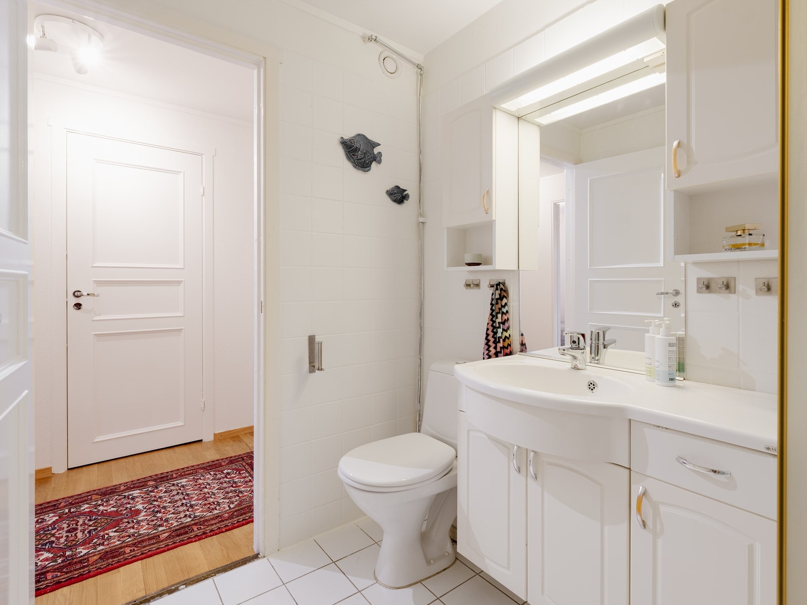 Badet har behov for oppgraderinger for å møte dagens standard, men fremstår velholdt. Galleribilde
