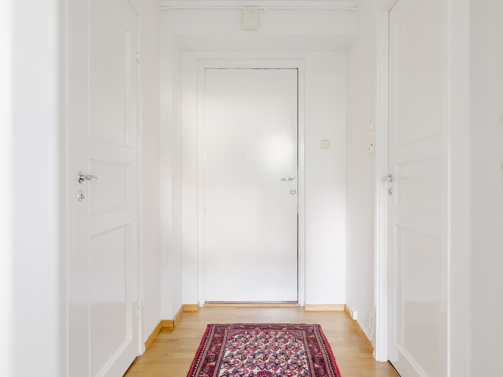 I entréen er det også en liten bod til oppbevaring, like utenfor er det både felles vaskerom, kjølerom og ikke minst "fellesstua" Galleribilde