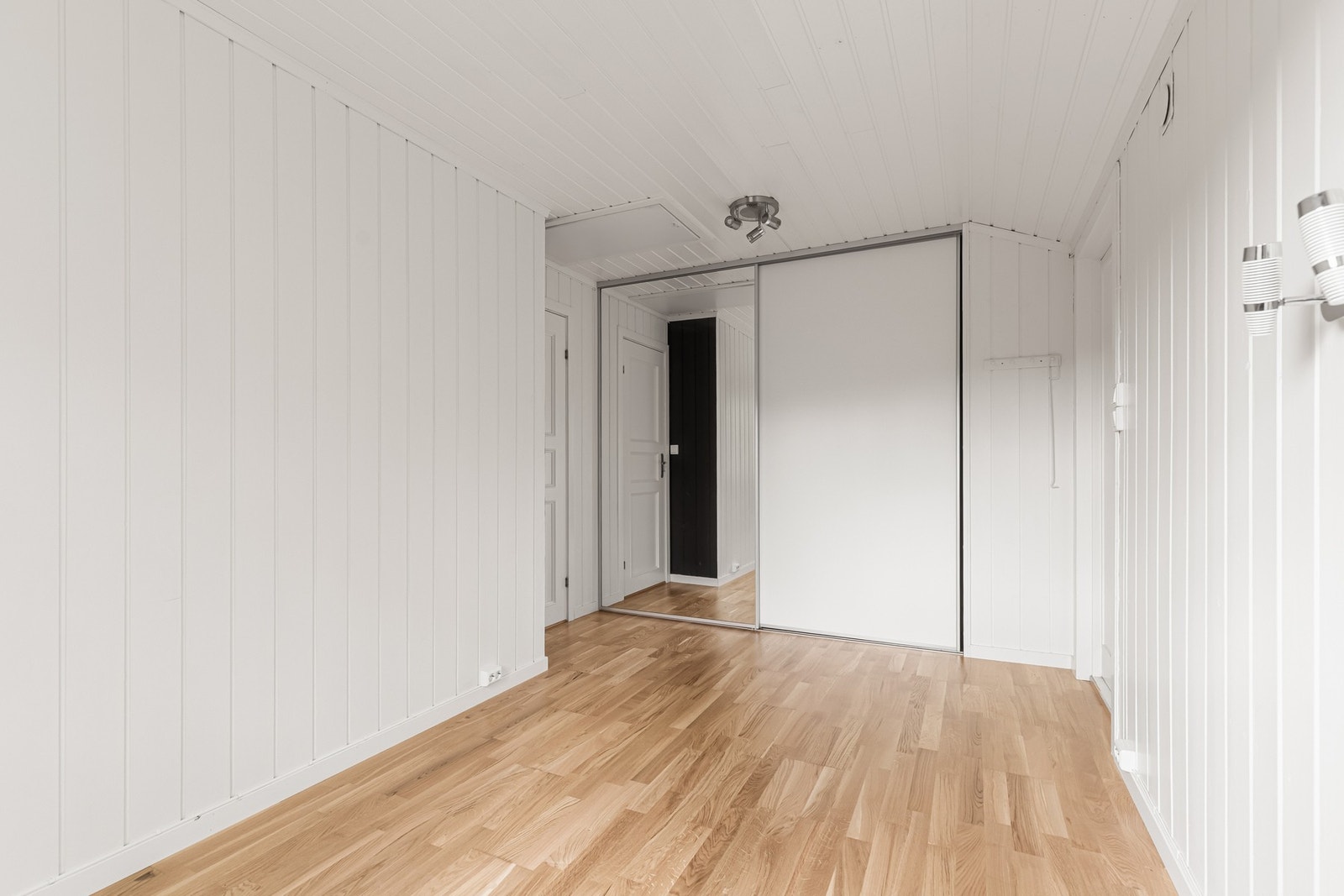 Soverommene har fleksible bruksmuligheter og passer godt som barnerom, gjesterom eller hjemmekontor Galleribilde