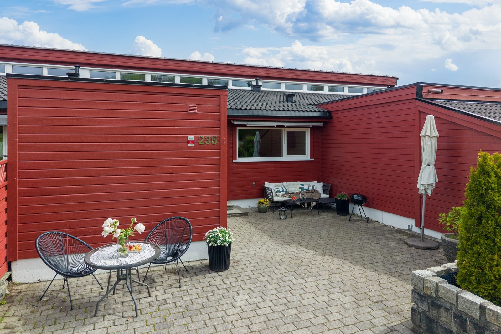 Her har man sol midtsommers ca fra kl. 12-18. Galleribilde