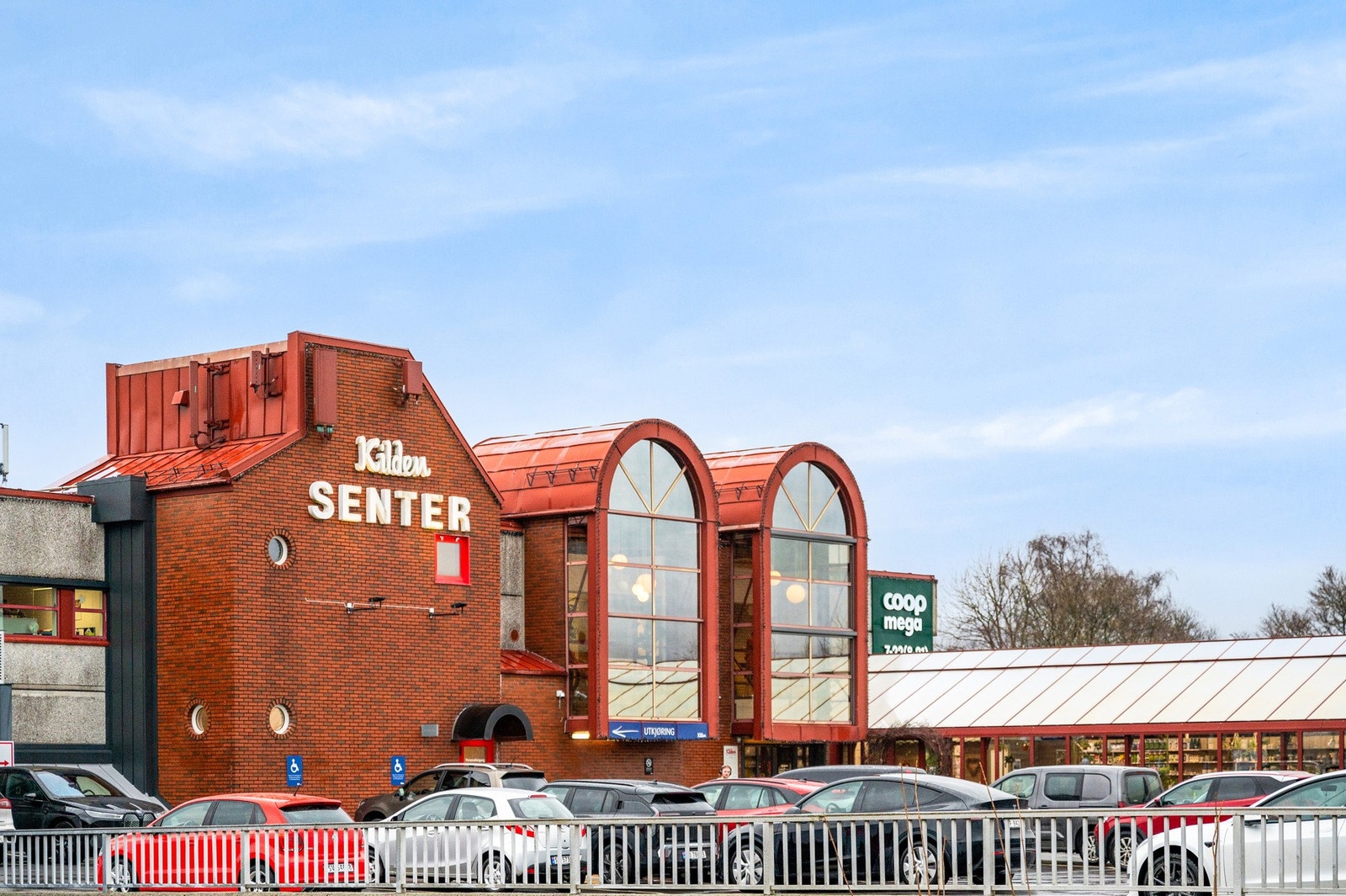 Senteret ligger like neende Galleribilde