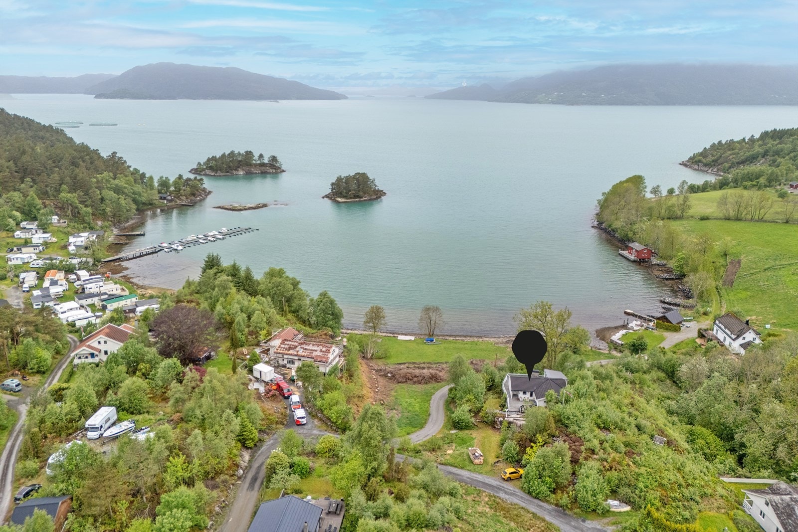 Nærheten til sjøen gjør denne hytten perfekt for rekreasjon og maritime aktiviteter. Galleribilde