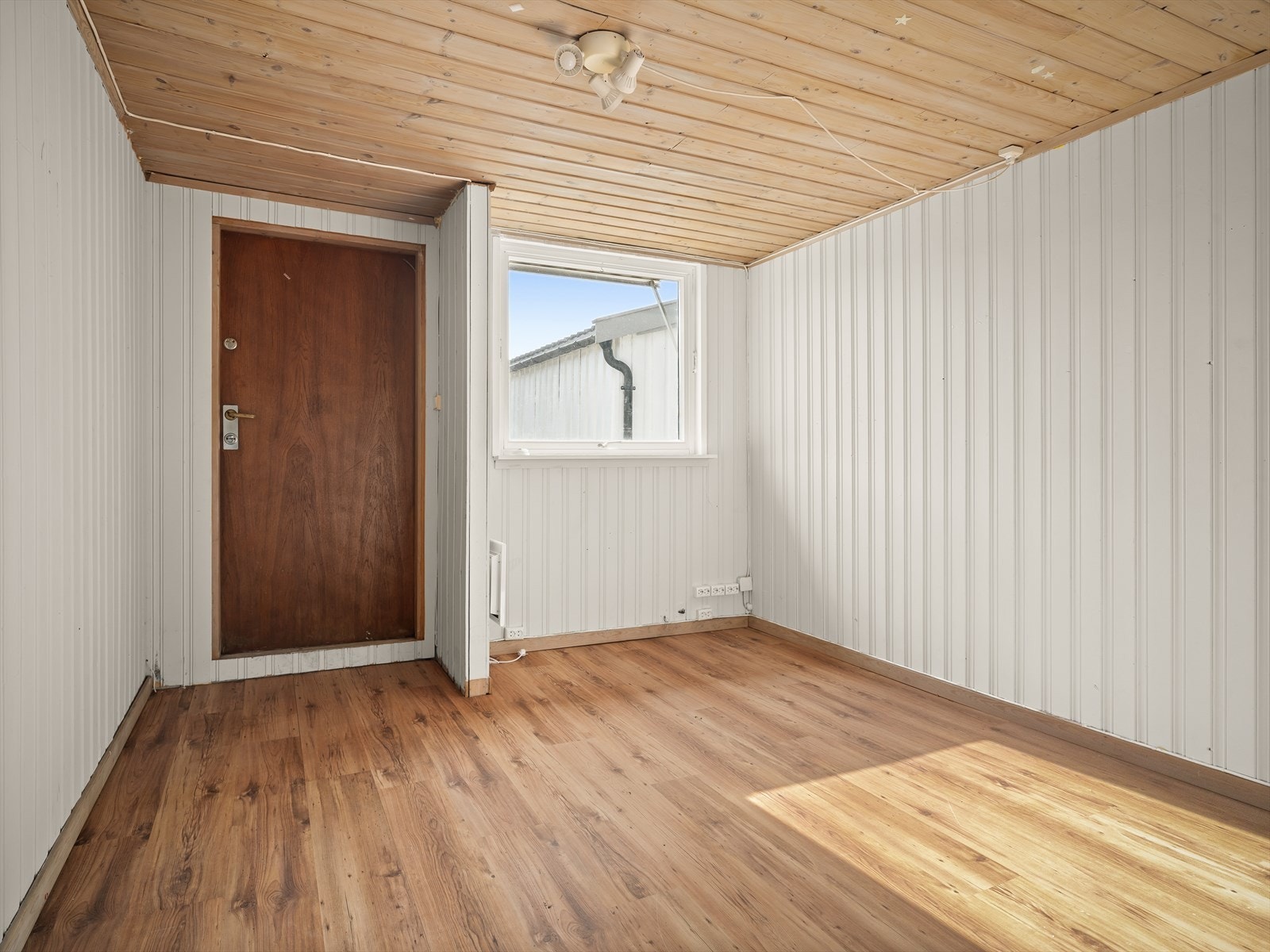 Entré med plass til oppbevaring av yttertøy og sko. Galleribilde