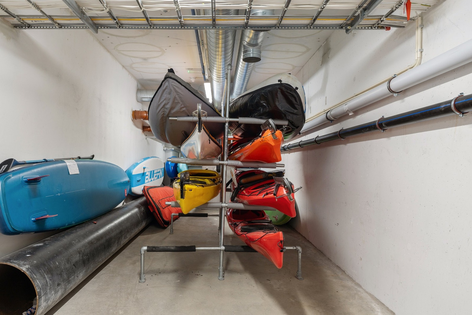 Kajakk/SUP-plass kan leies i sameiet. Galleribilde