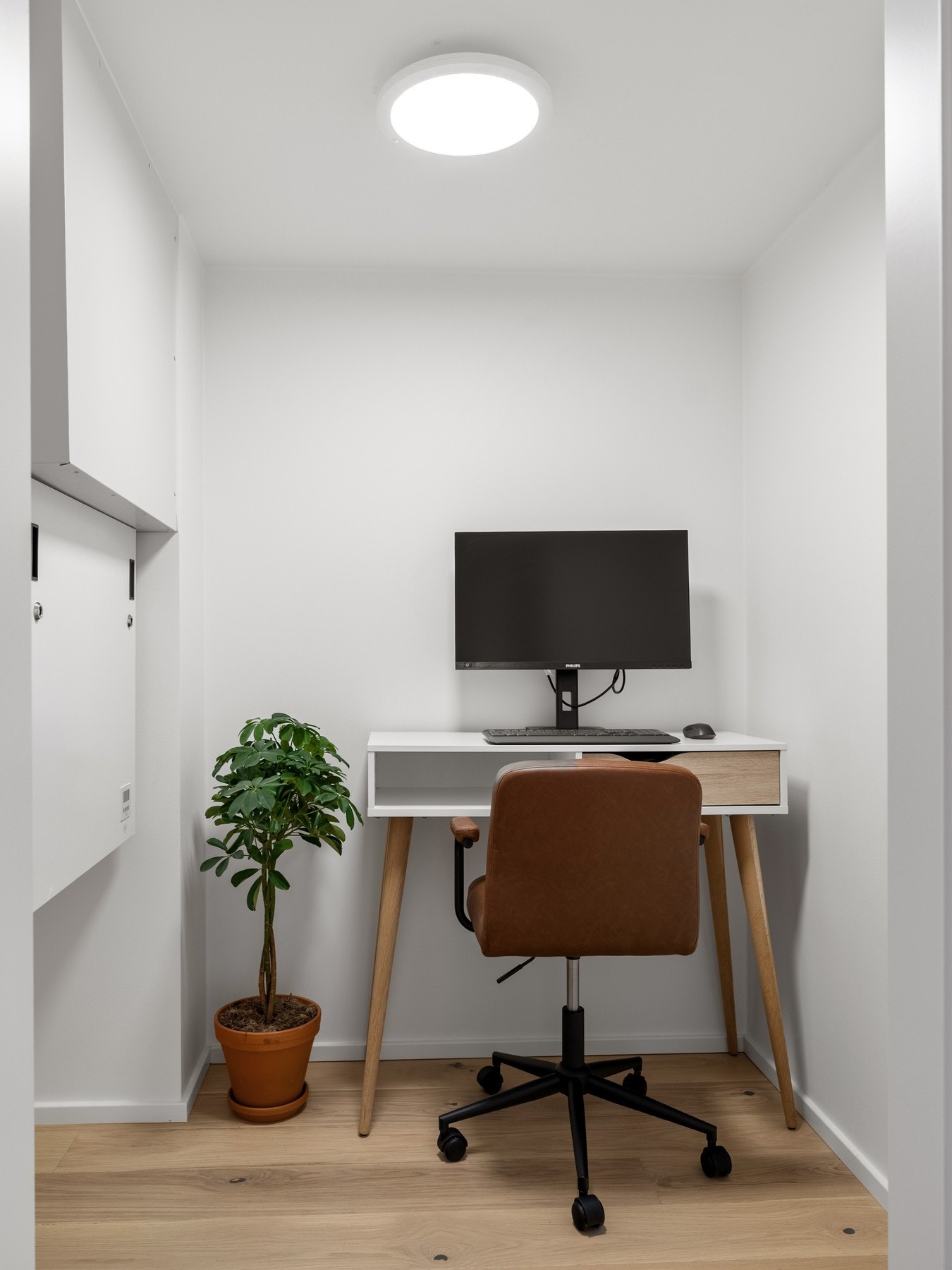 Innebod innredet som kontor. Galleribilde