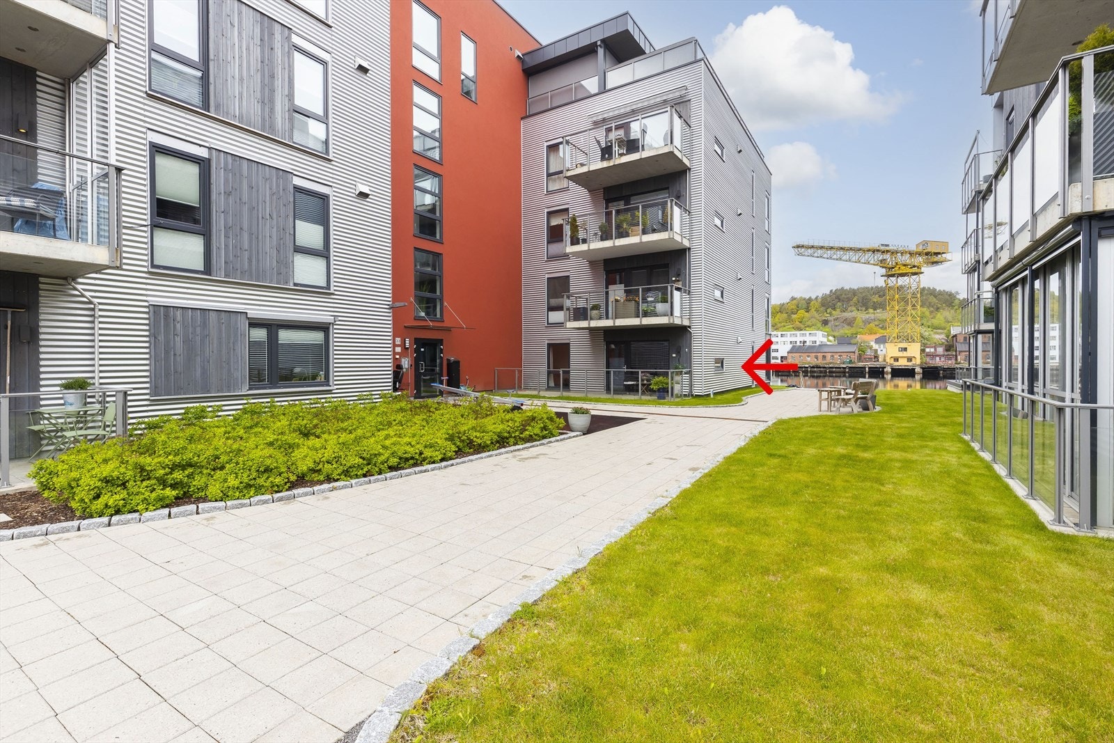 Sydvendt terrasse ut mot felles atrium Galleribilde
