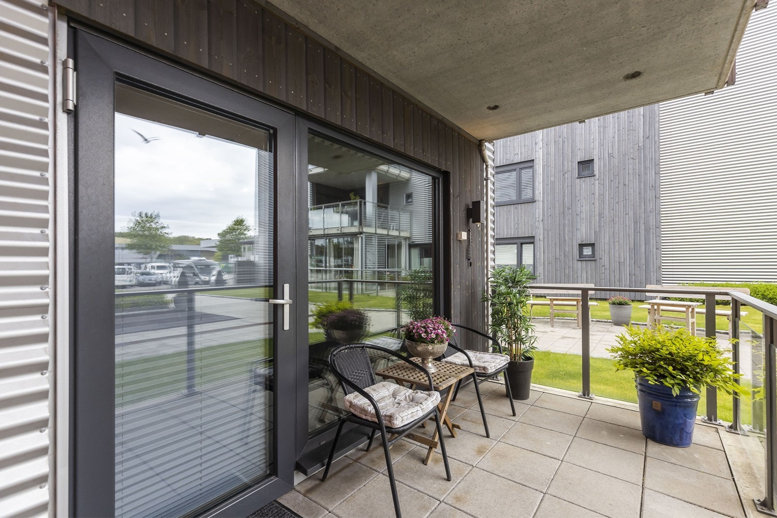 Overbygd terrasse ut fra kjøkken Galleribilde