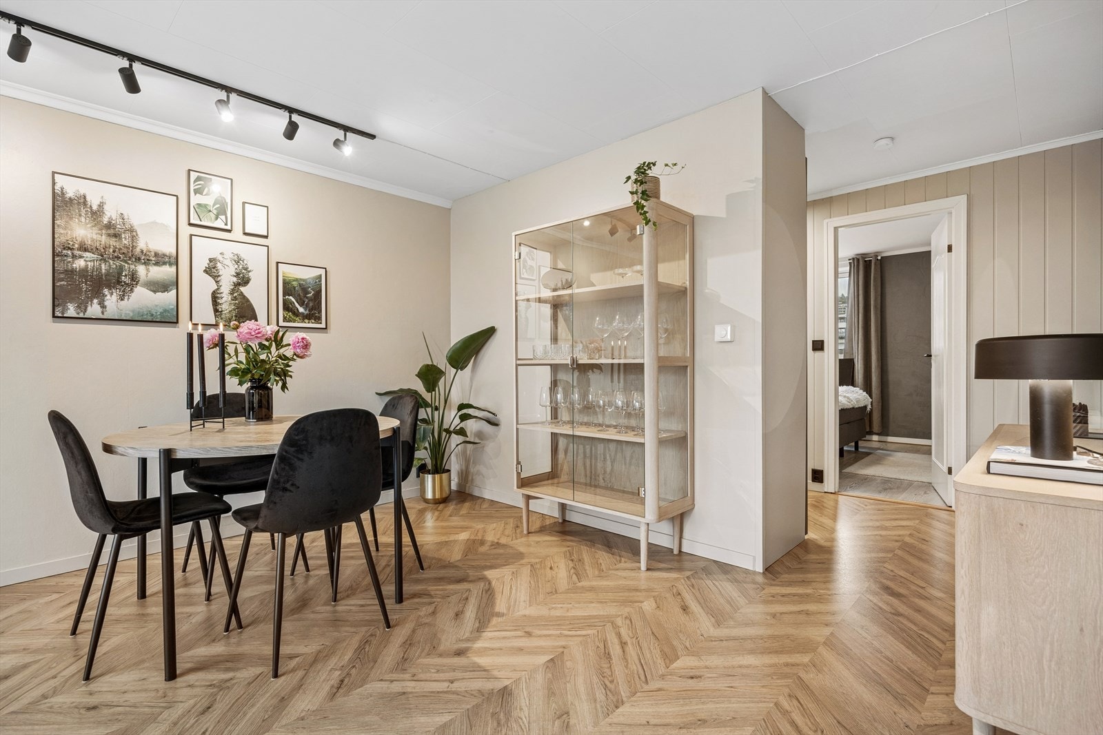 Lekker og innbydende leilighet med mange gode kvaliteter. Galleribilde