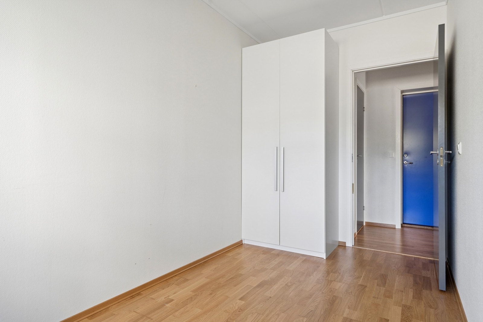 Også her er det parkett på gulv og malte veggflater. Galleribilde