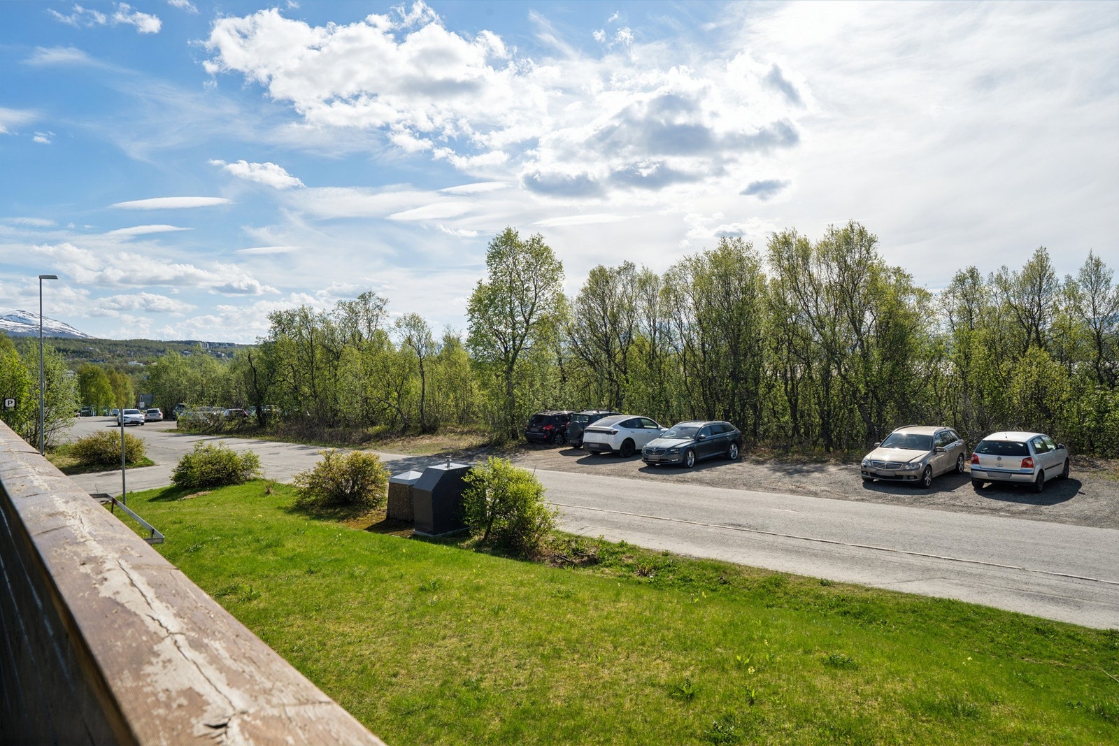 Leiligheten ligger i et veletablert og rolig boligområde på Mortensnes. Galleribilde