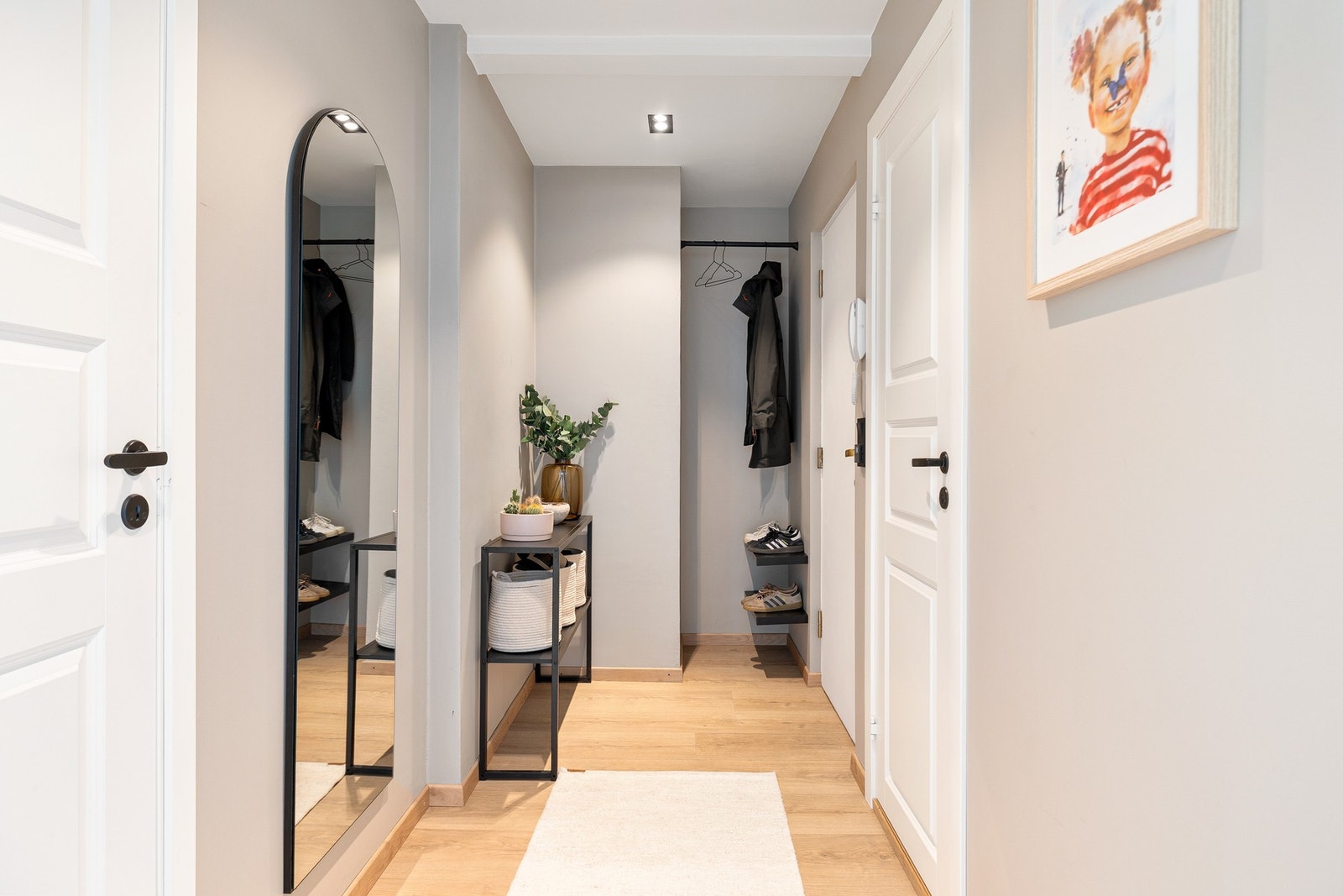Leiligheten disponerer en bod på loft og to boder i kjeller. Galleribilde