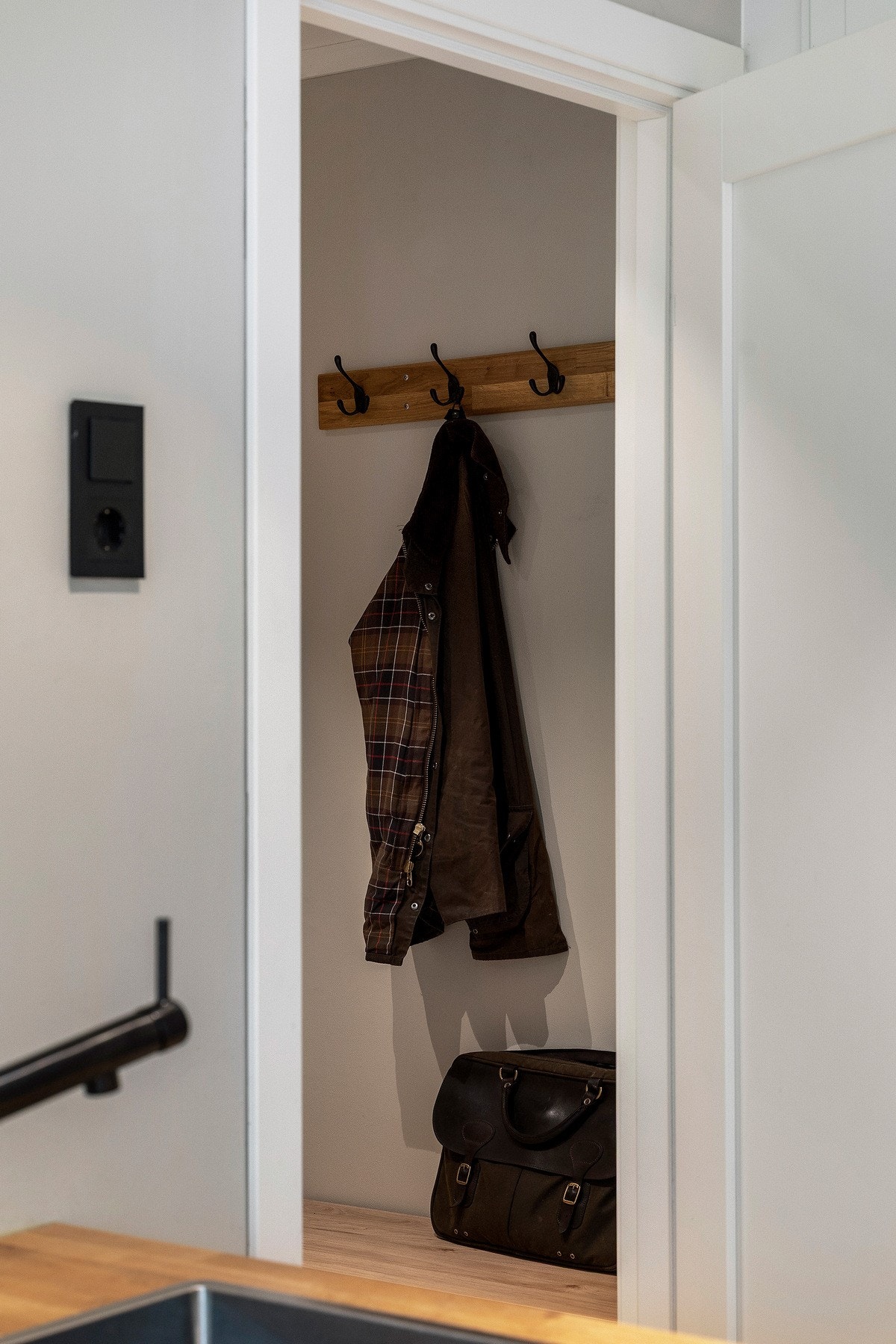 Det er godt med lagringsplass i hele leiligheten. Galleribilde