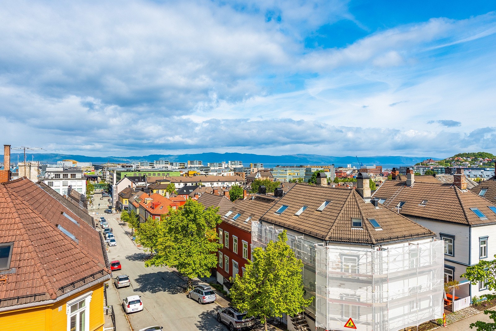Herfra er det umiddelbar nærhet til sentrum, Festningen, Solsiden og Lerkendal. Galleribilde
