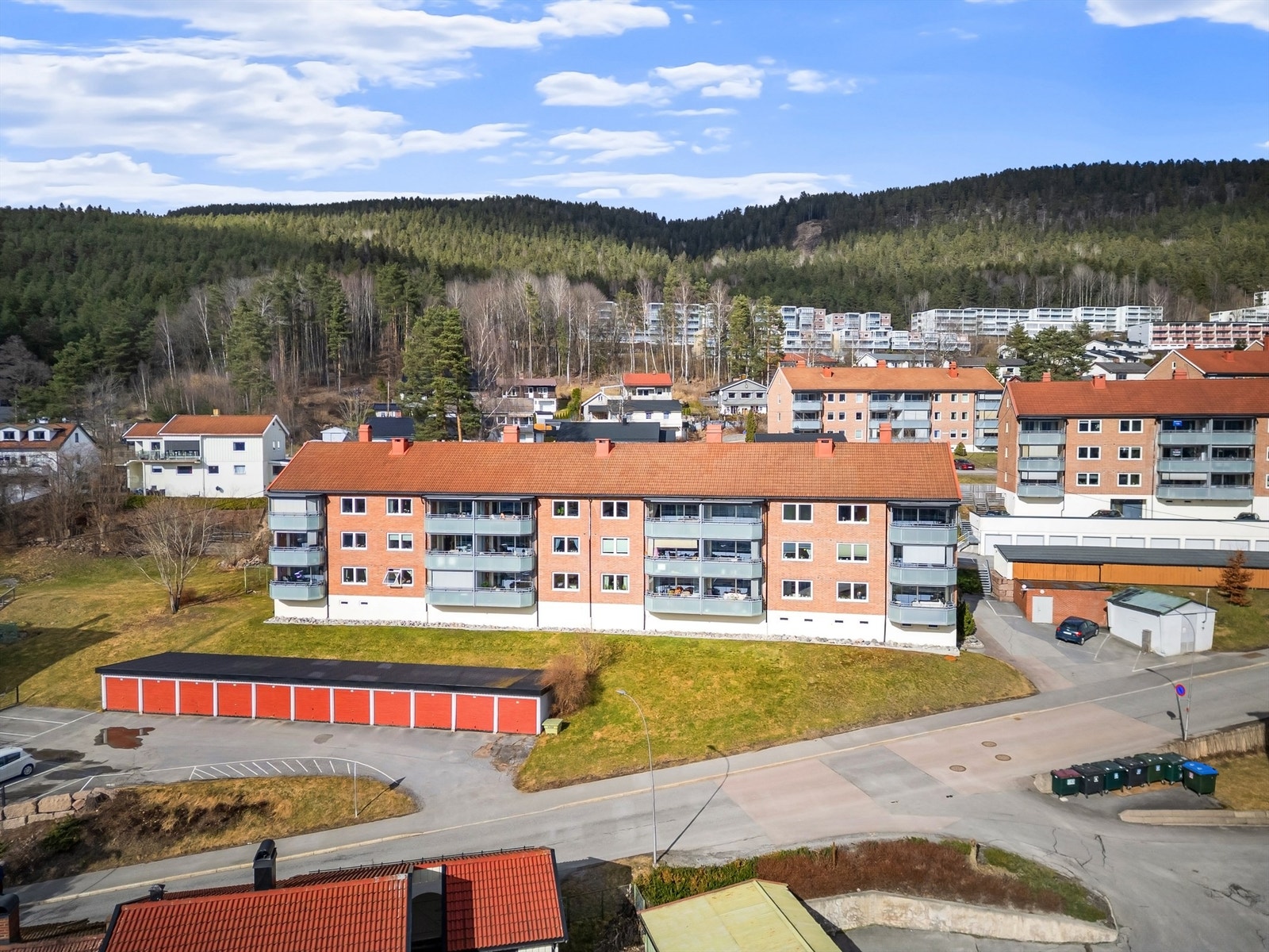 Leiligheten har god lagringsplass og disponerer to boder i kjeller og en på loftsbod Galleribilde