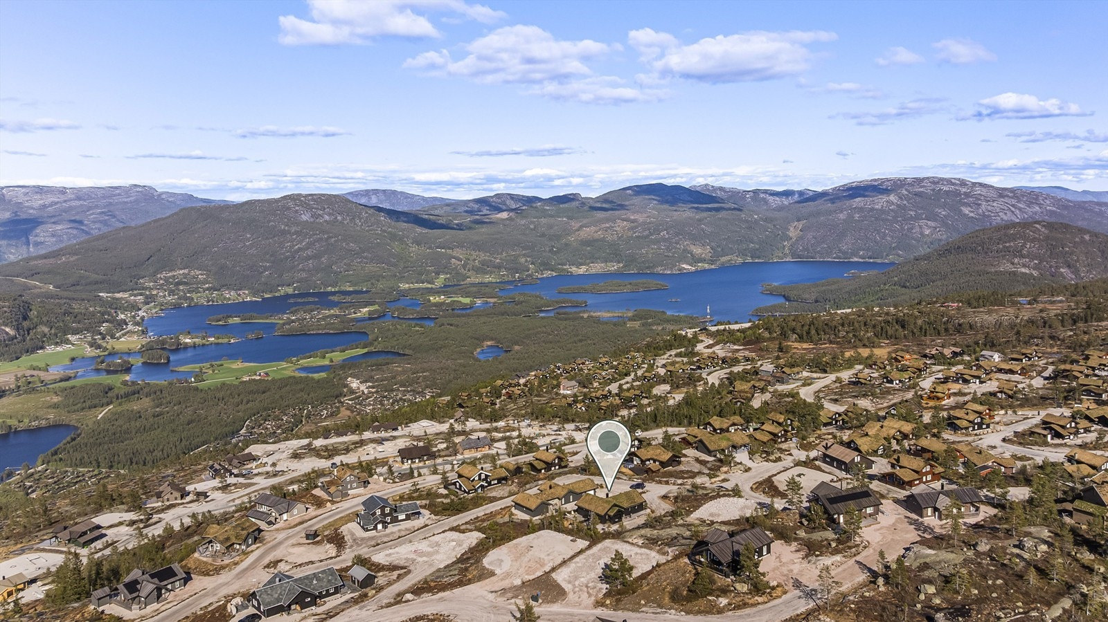 Vinterstid er det kort vei til Vrådal Panorama Skisenter med 18 nedfarter og 8 heiser. Galleribilde