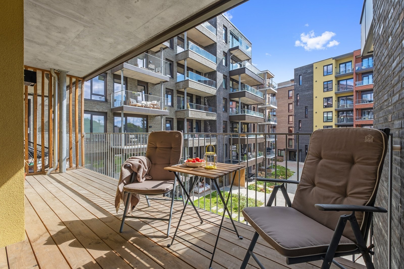 Stuen forlenges naturlig ut til en herlig balkong på hele 12,5m². Galleribilde