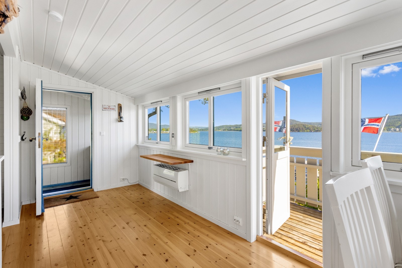 Veranda- og terrassedøren er fra 1993 og har 2-lags glass. Galleribilde