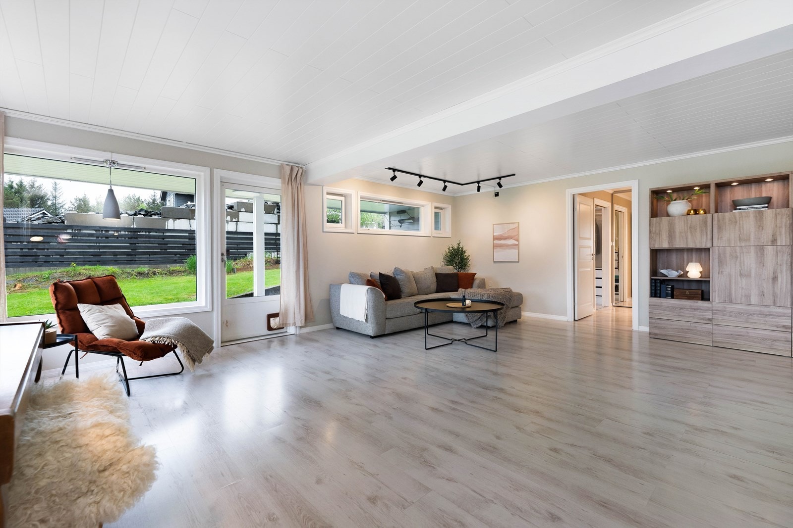 God plass til sofagruppe og gode møbleringsmuligheter med plass til flere soner. Galleribilde