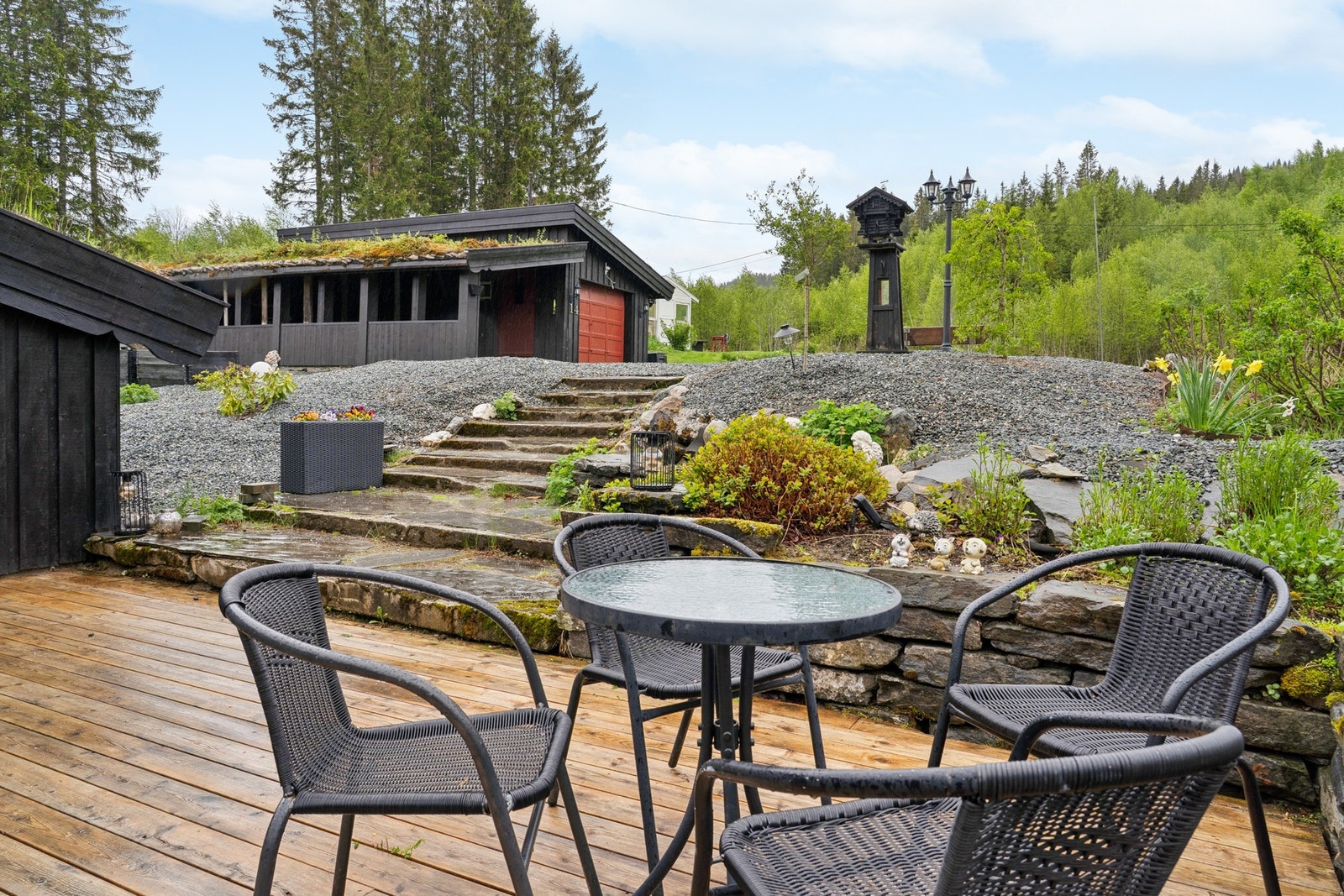 Svært innbydende og velstelt uteområde. Galleribilde