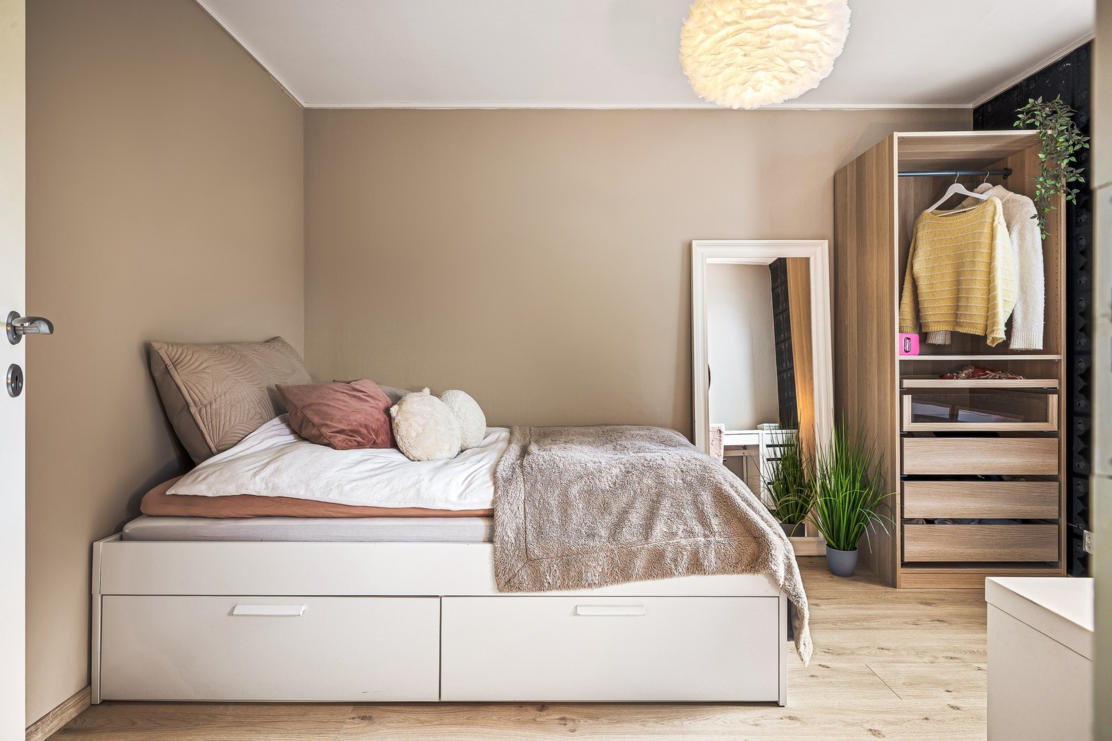 Begge soverommene er av god størrelse, og god plass til seng, garderobe og skrivebord. Galleribilde