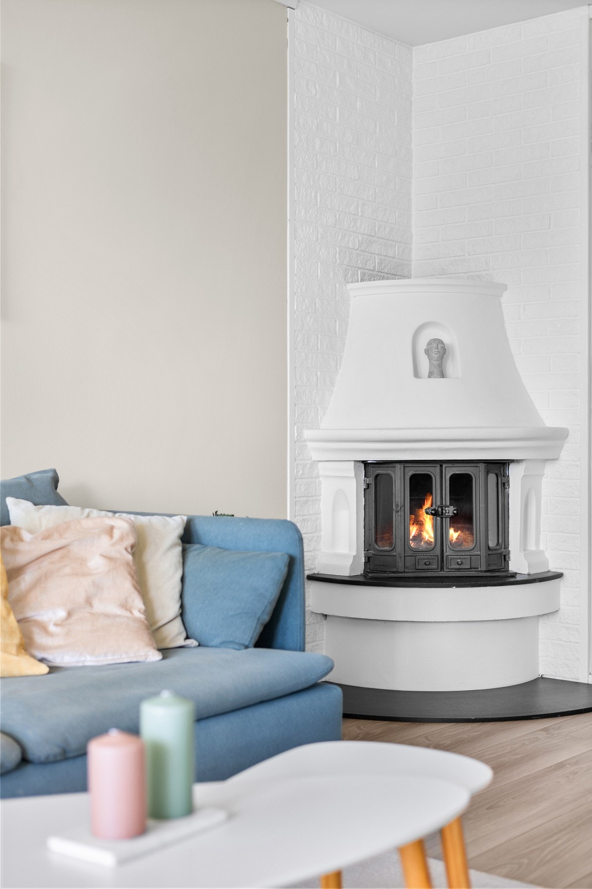 Det er montert en peisovn som gir ekstra varme og hygge gjennom vinteren. Galleribilde