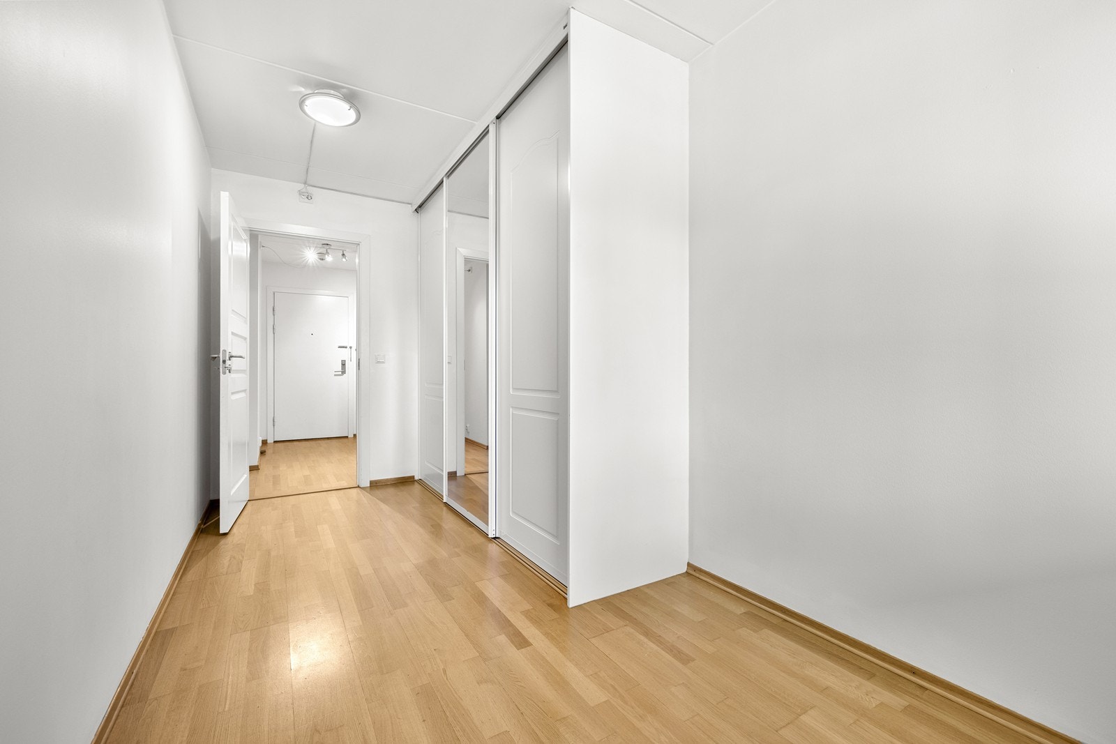 Gangen binder sammen både bad, soverommene og oppholdsrommet. Galleribilde