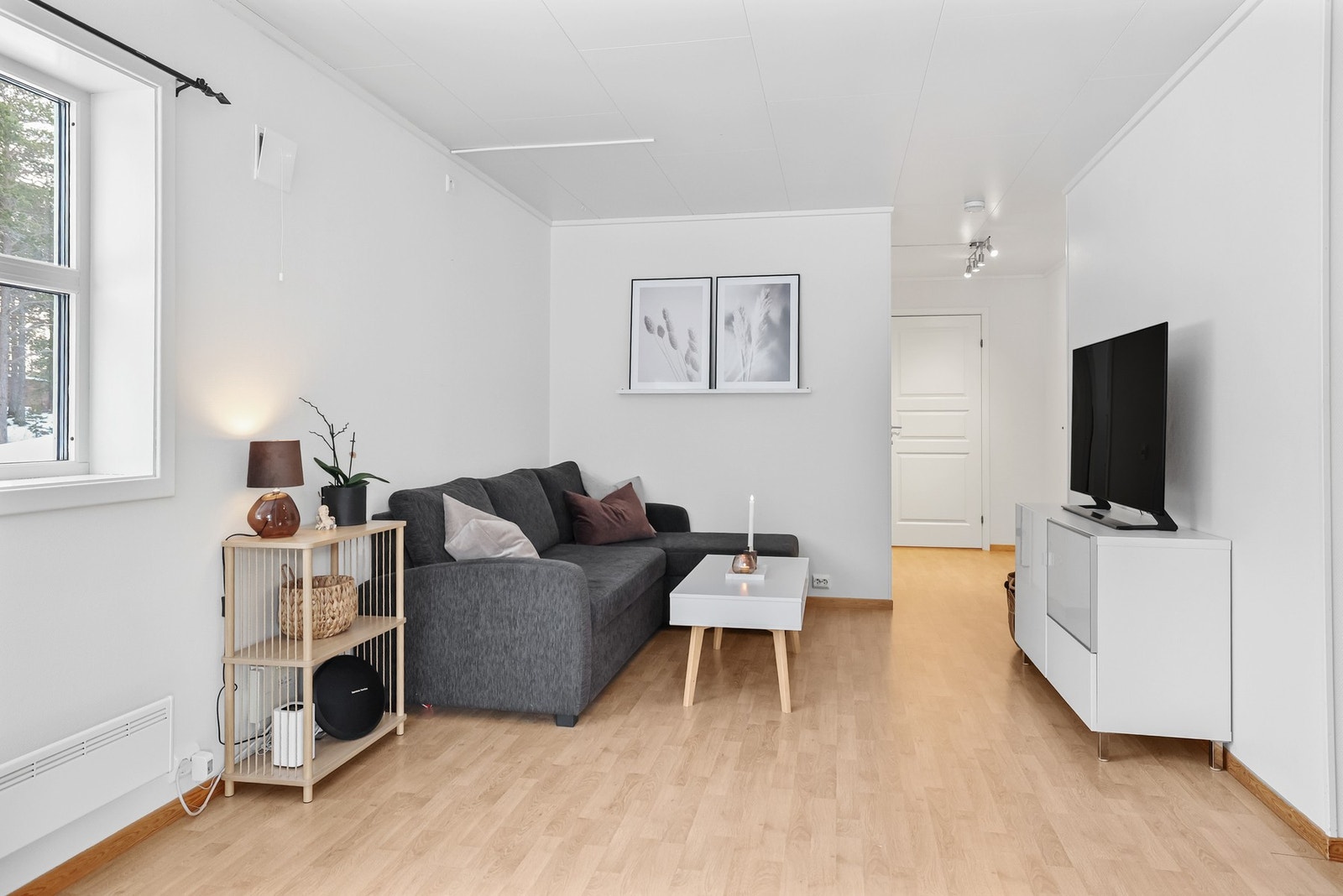 I stue er det fint plass til en sofagruppe og TV med tilhørende møblement. Galleribilde