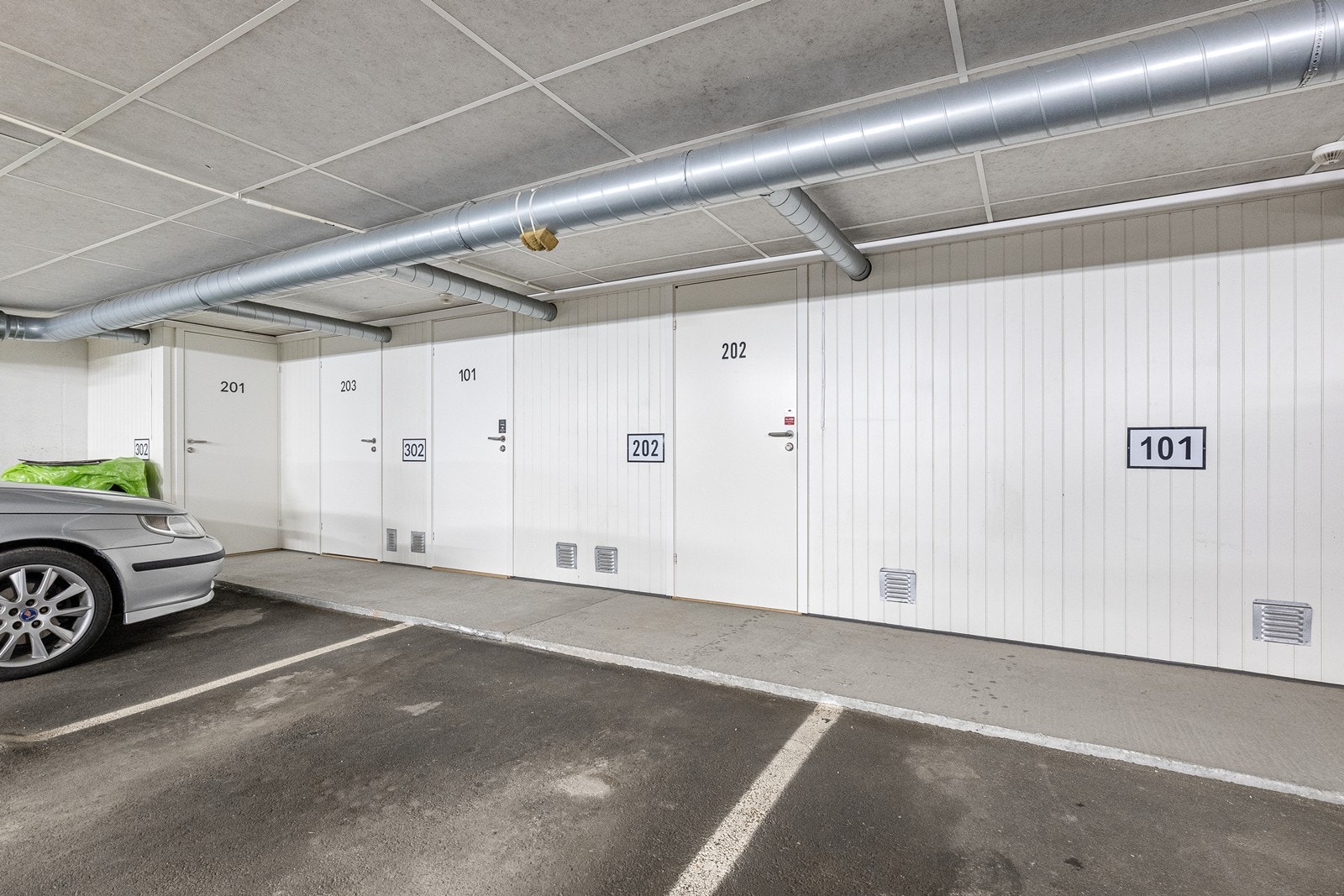 Leiligheten disponerer en bod på ca. 7 m² i kjelleren, med praktisk adkomst fra garasjeanlegget. Galleribilde