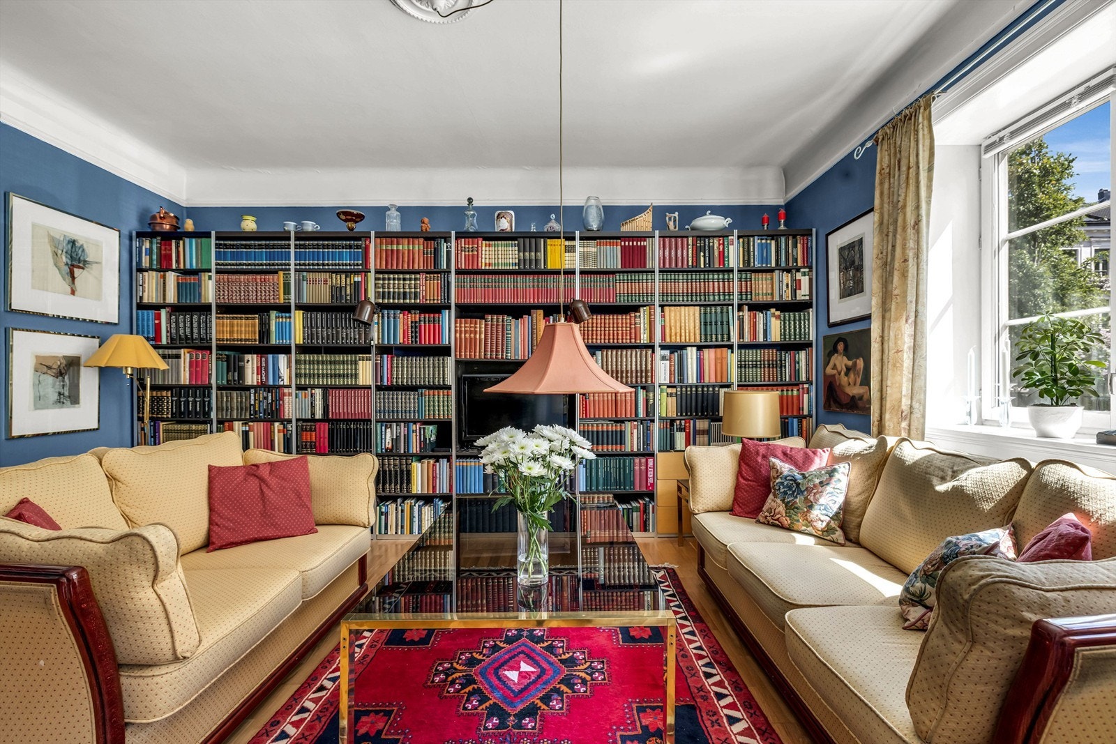 Rommet brukes i dag som tv-stue/bibliotek. Galleribilde