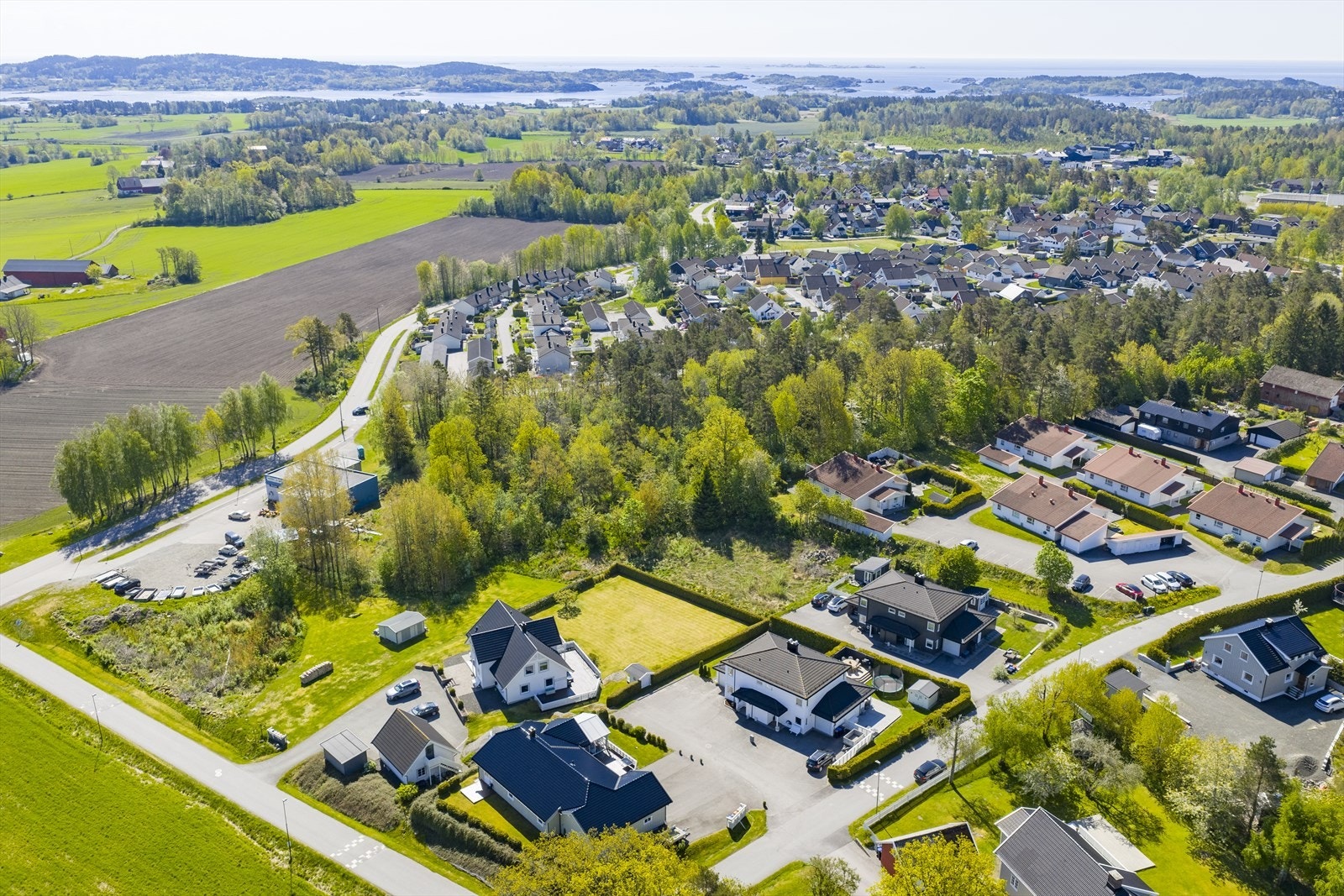 Kort avstand til flere skoler og barnehager. Galleribilde