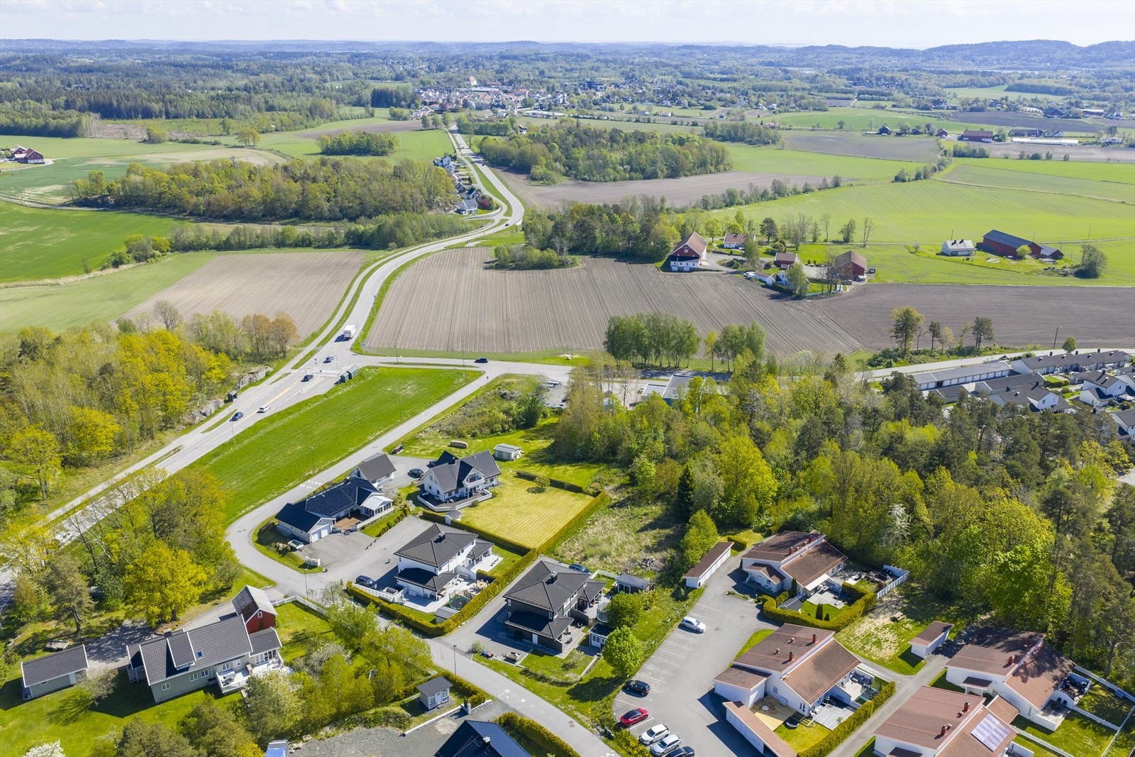 Kort avstand til offentlig kommunikasjon inn mot Larvik sentrum. Galleribilde