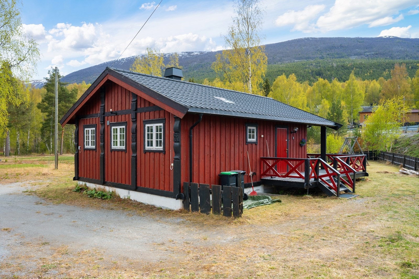 Mindre enebolig - beliggende i underkant av fem minutters kjøring fra Skjåk sentrum, Bismo. Galleribilde