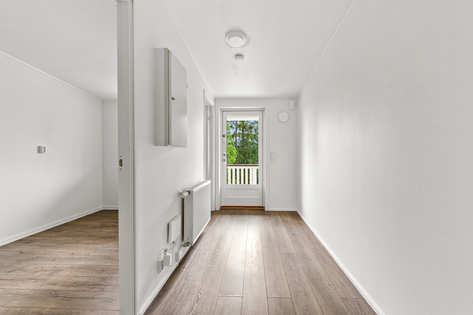 Oppvarming med radiatorer tilknyttet fjernvarme. Kostnaden er inkludert i fellesutgiftene. Galleribilde
