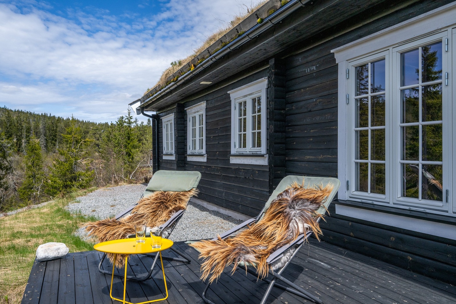 Mange muligheter for møblering rundt på denne tomten Galleribilde
