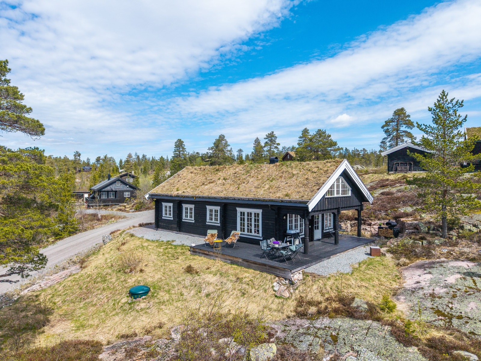 Hytta ligger på en fin naturtomt Galleribilde